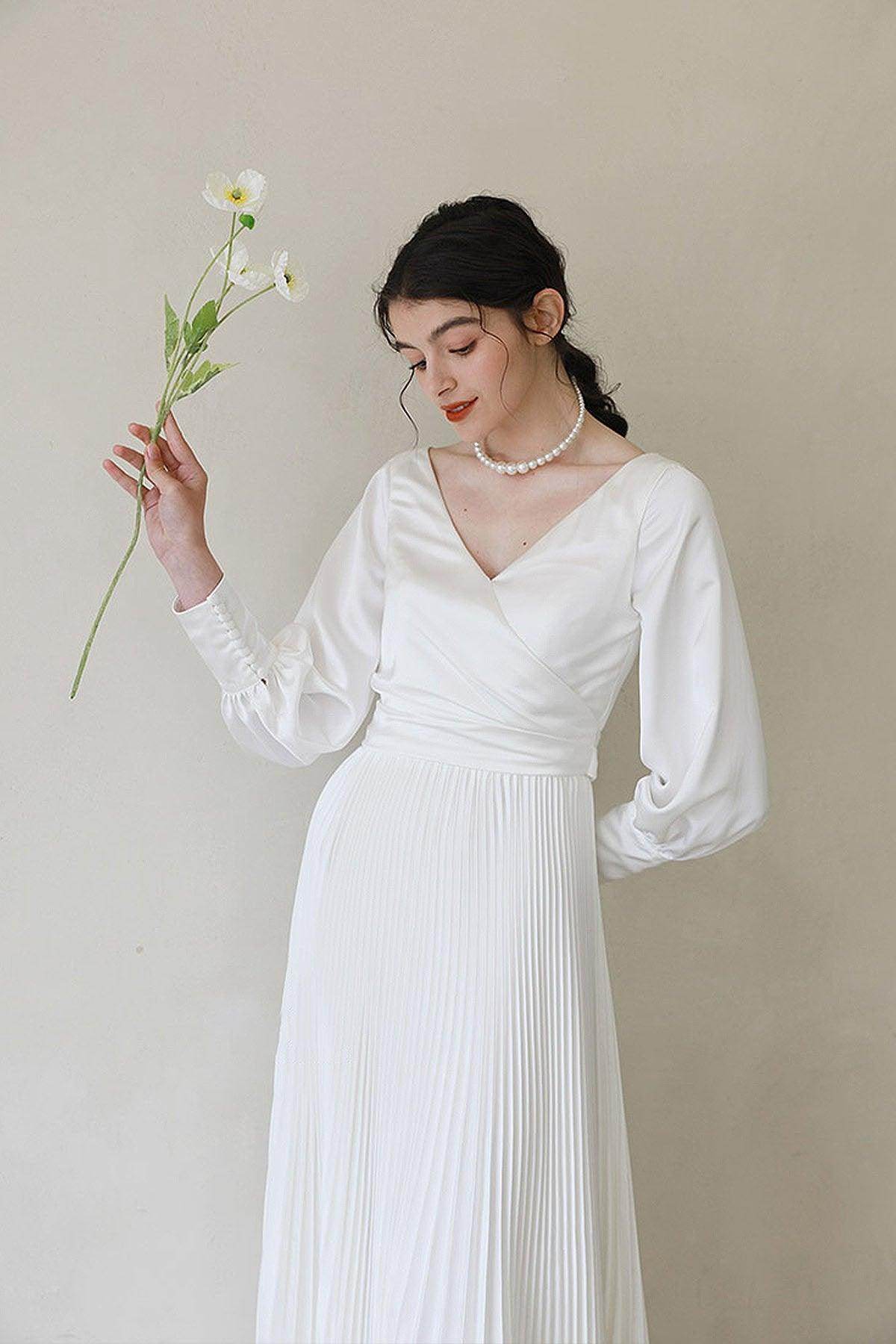 A-Line Sweep-Brush Train Crushed Material Wedding Dress CW3051 - COCOMELODY
