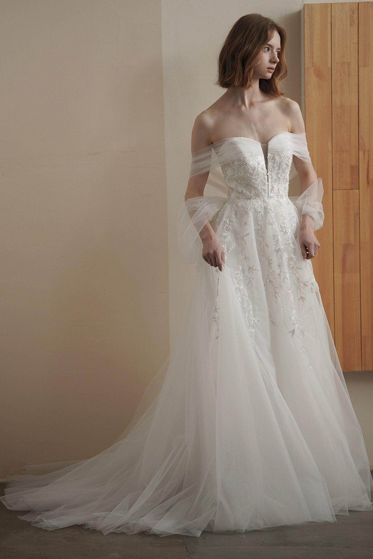 A-Line Sweep-Brush Train Lace Tulle Wedding Dress CW3083 - COCOMELODY