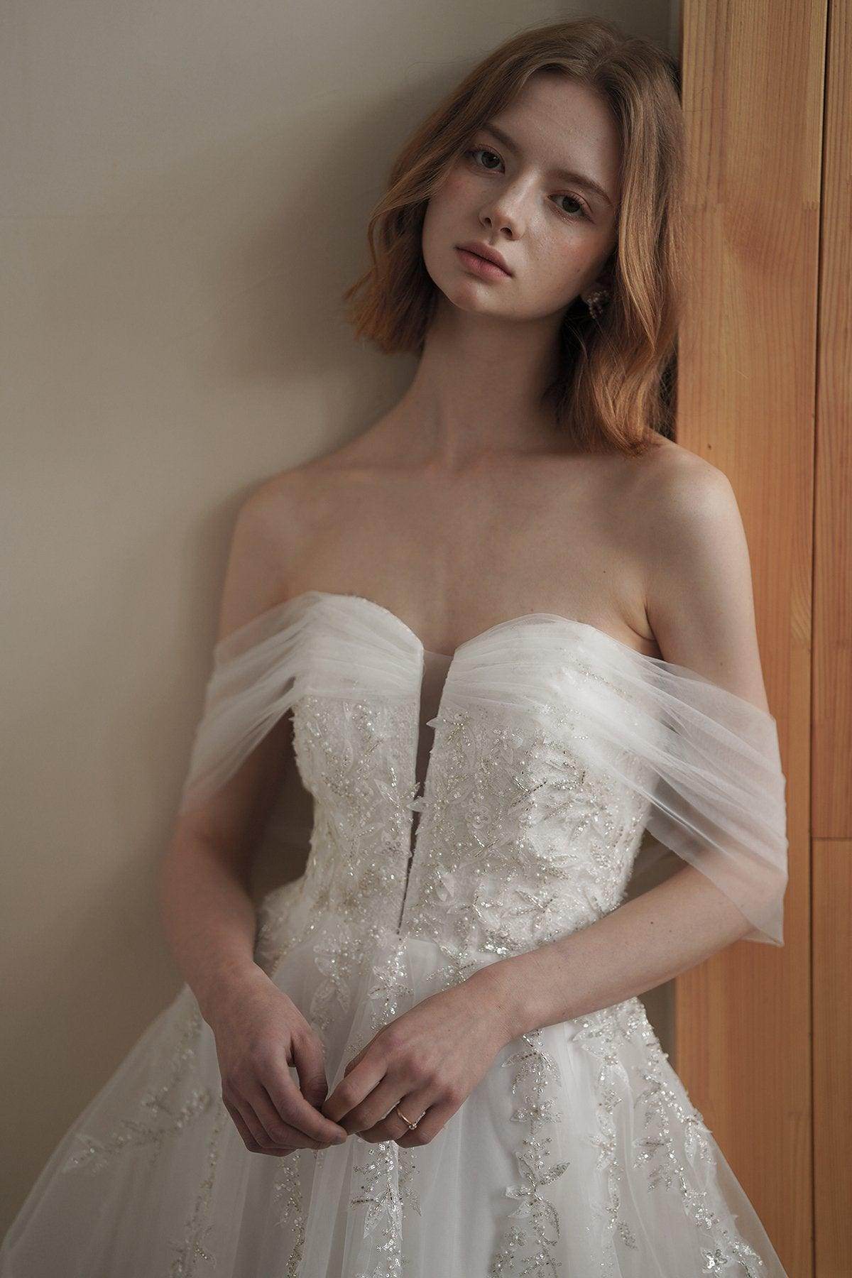 A-Line Sweep-Brush Train Lace Tulle Wedding Dress CW3083 - COCOMELODY