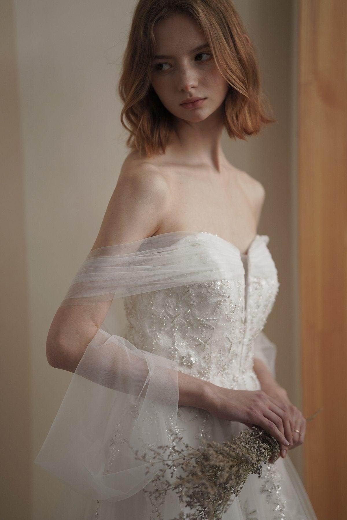A-Line Sweep-Brush Train Lace Tulle Wedding Dress CW3083 - COCOMELODY