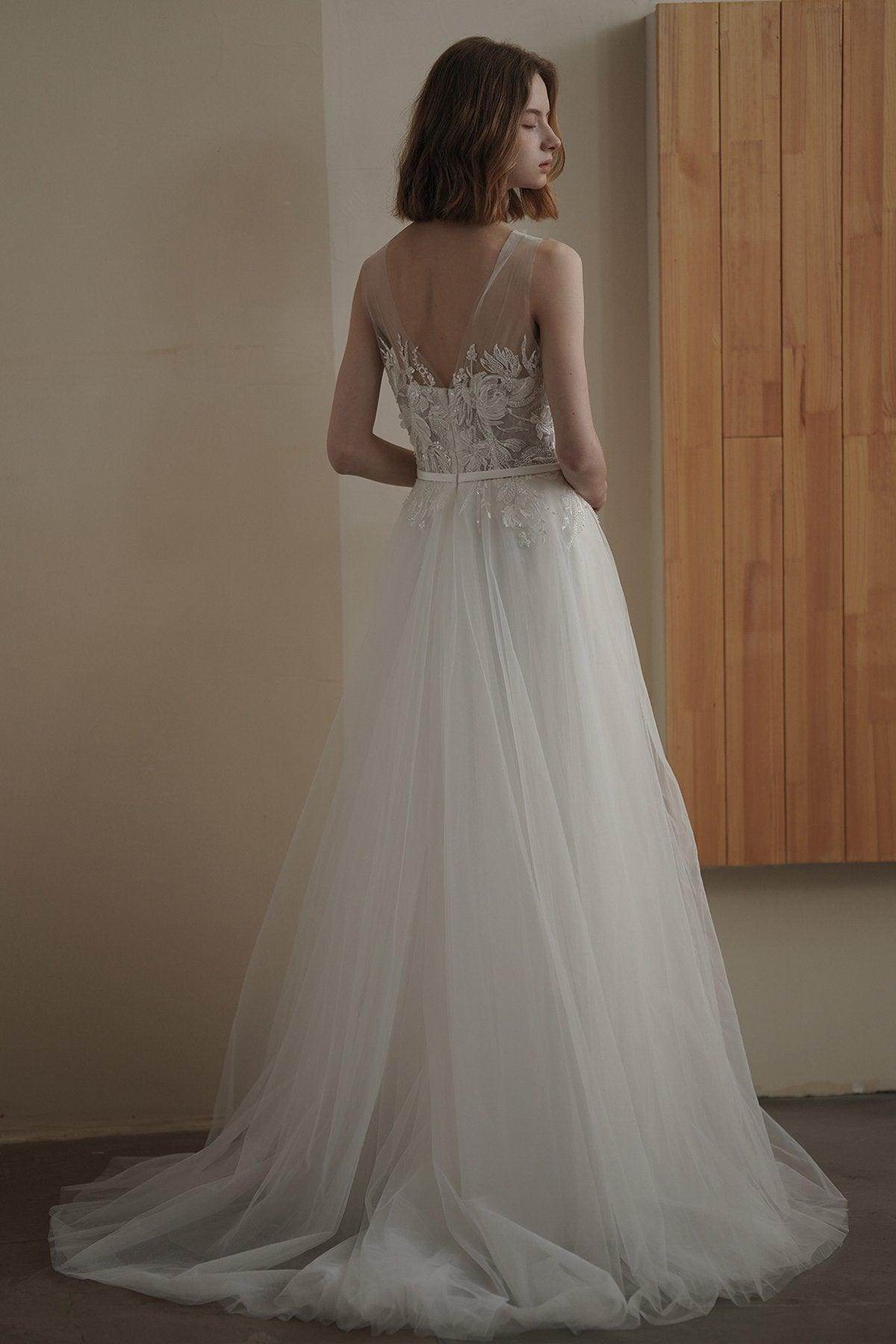A-Line Sweep-Brush Train Lace Tulle Wedding Dress CW3090 - COCOMELODY