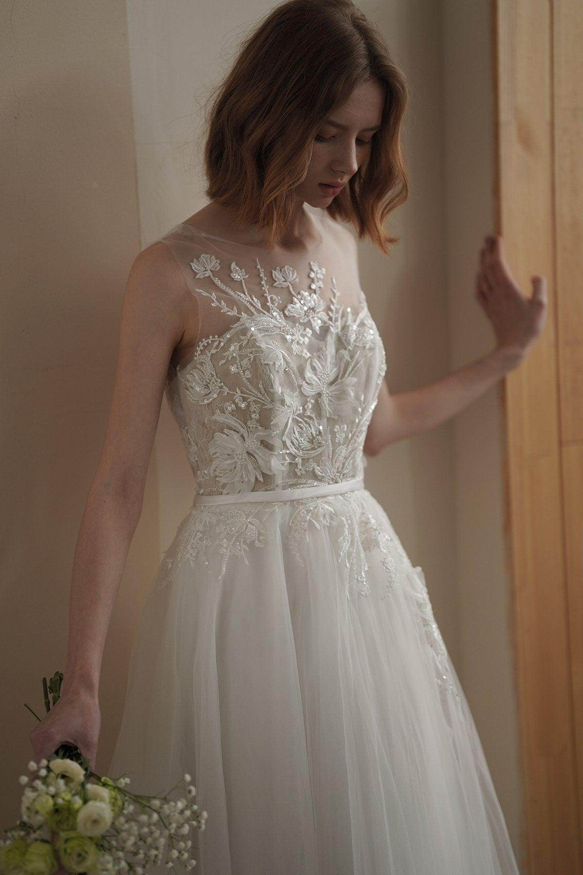 A-Line Sweep-Brush Train Lace Tulle Wedding Dress CW3090 - COCOMELODY