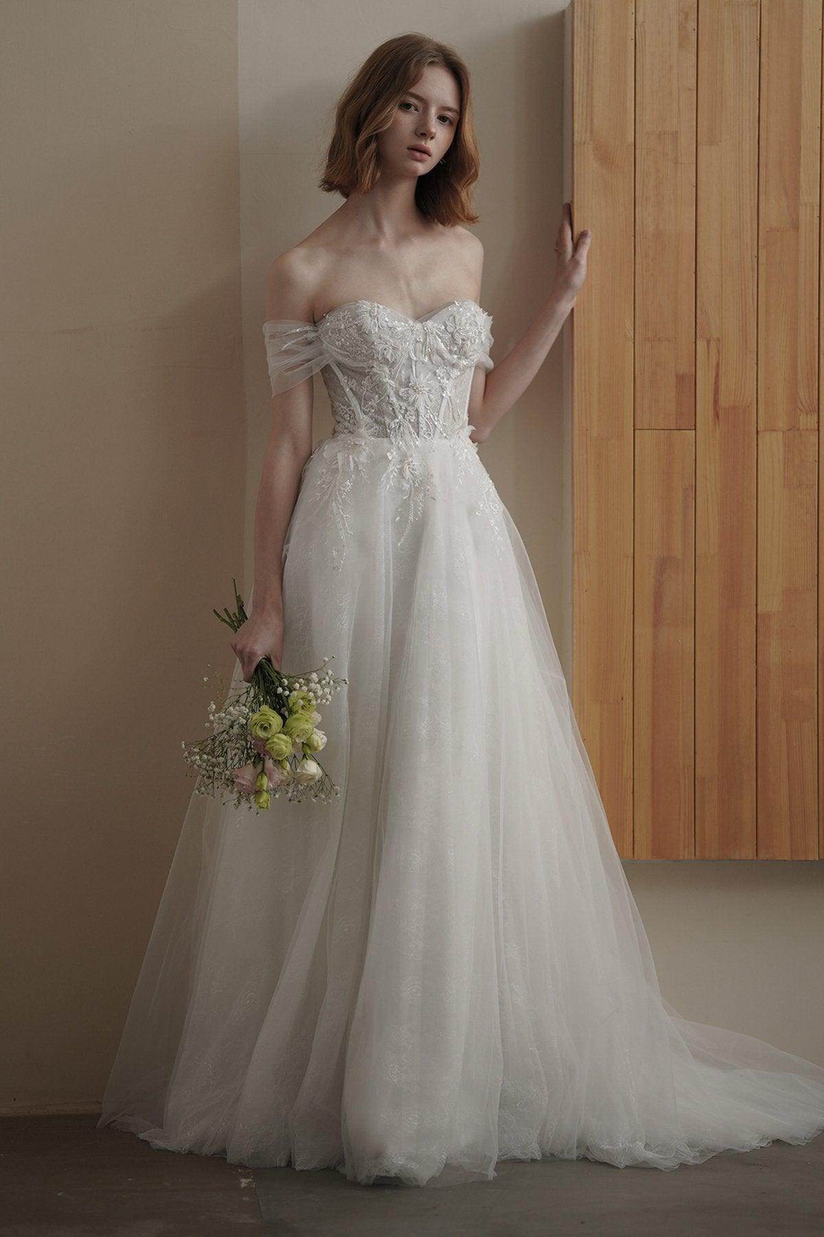 A-Line Sweep-Brush Train Lace Tulle Wedding Dress CW3094 - COCOMELODY
