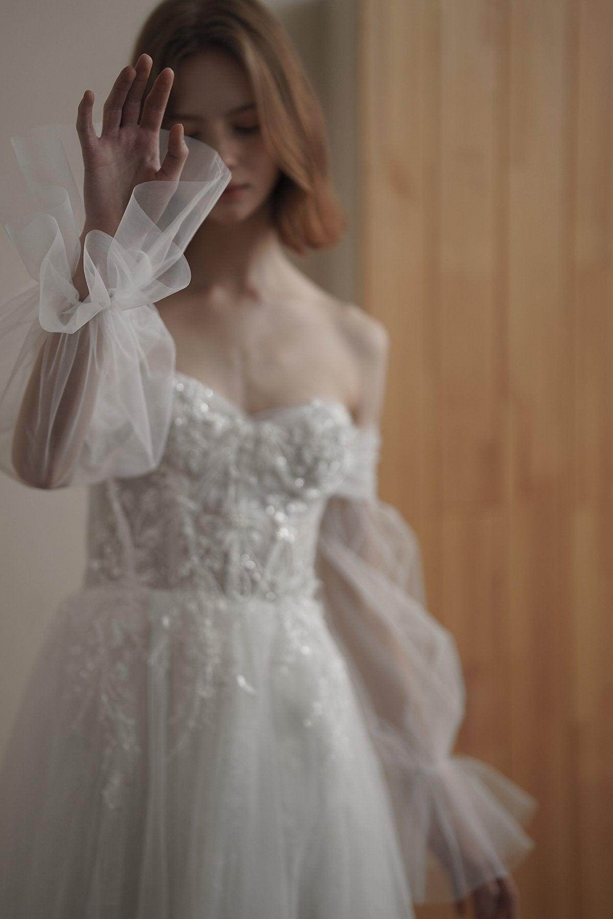 A-Line Sweep-Brush Train Lace Tulle Wedding Dress CW3094 - COCOMELODY