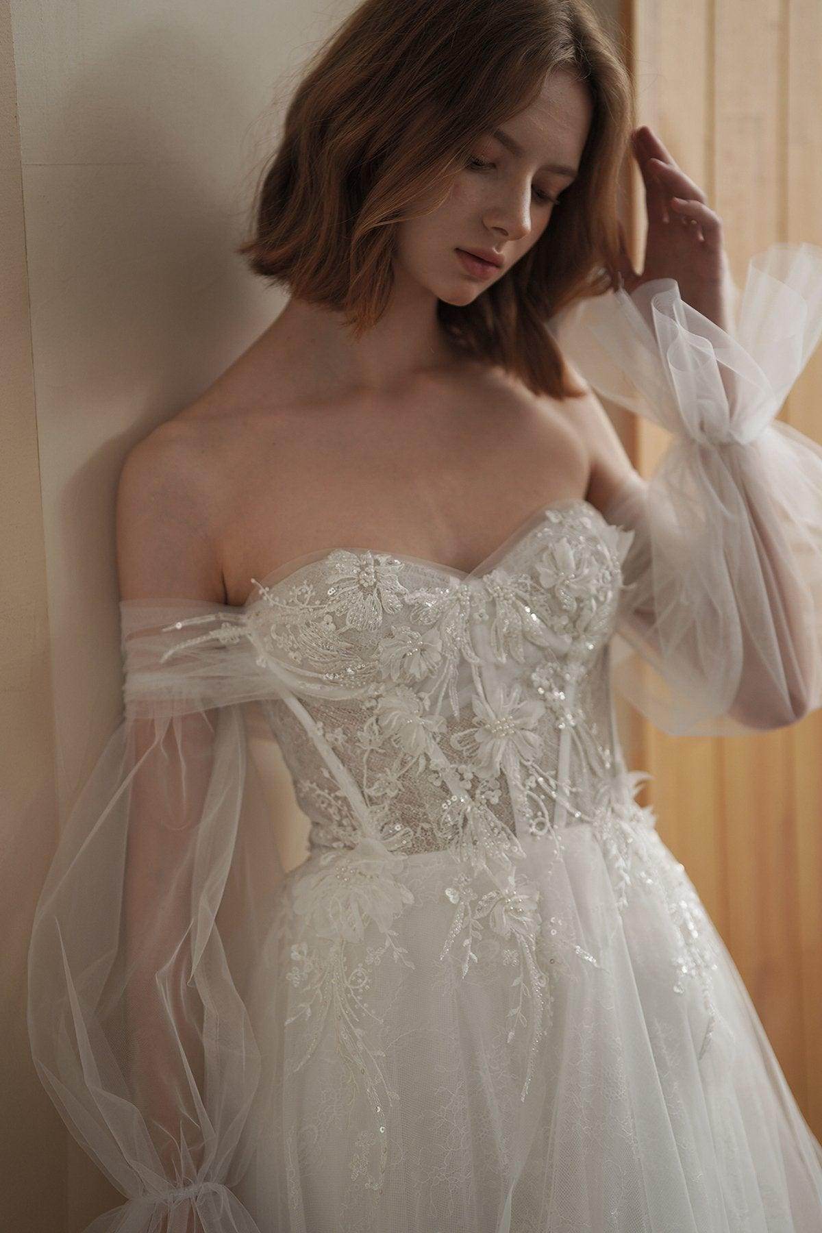 A-Line Sweep-Brush Train Lace Tulle Wedding Dress CW3094 - COCOMELODY