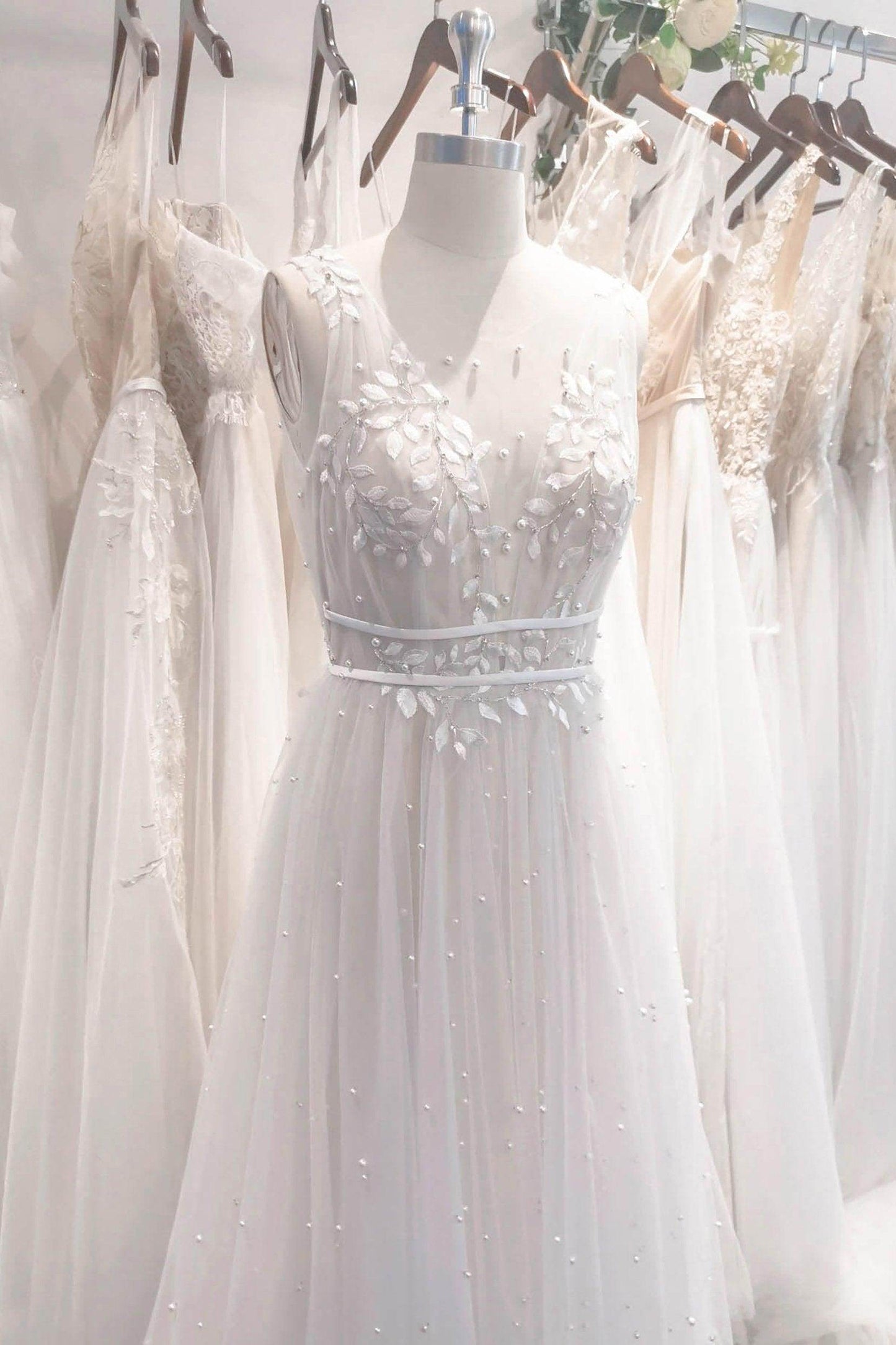 A-Line Sweep-Brush Train Lace Tulle Wedding Dress CW3102 - COCOMELODY