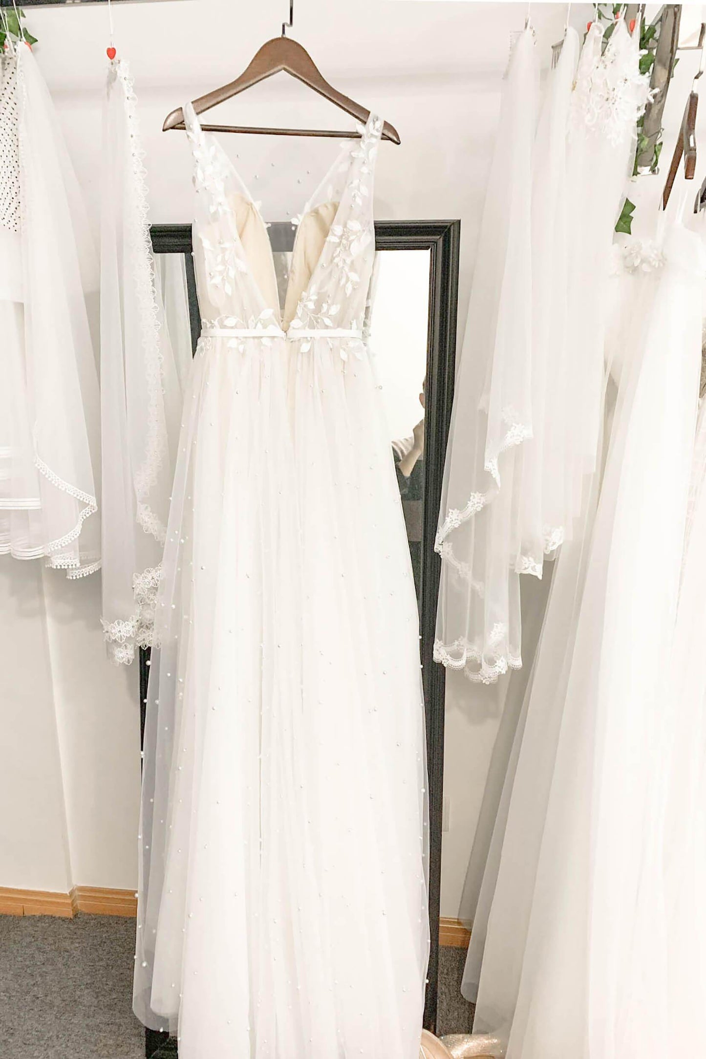 A-Line Sweep-Brush Train Lace Tulle Wedding Dress CW3102 - COCOMELODY