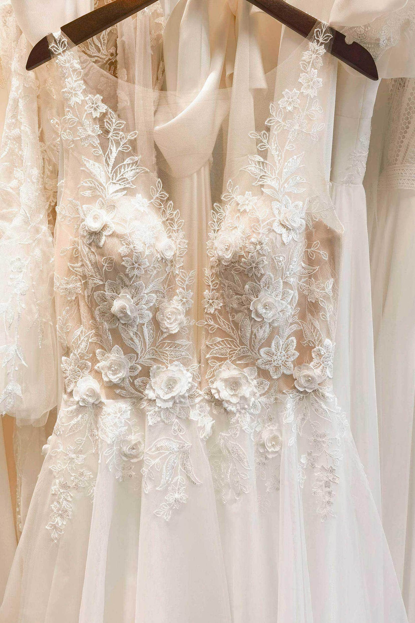 A-Line Sweep-Brush Train Lace Tulle Wedding Dress CW3115 - COCOMELODY