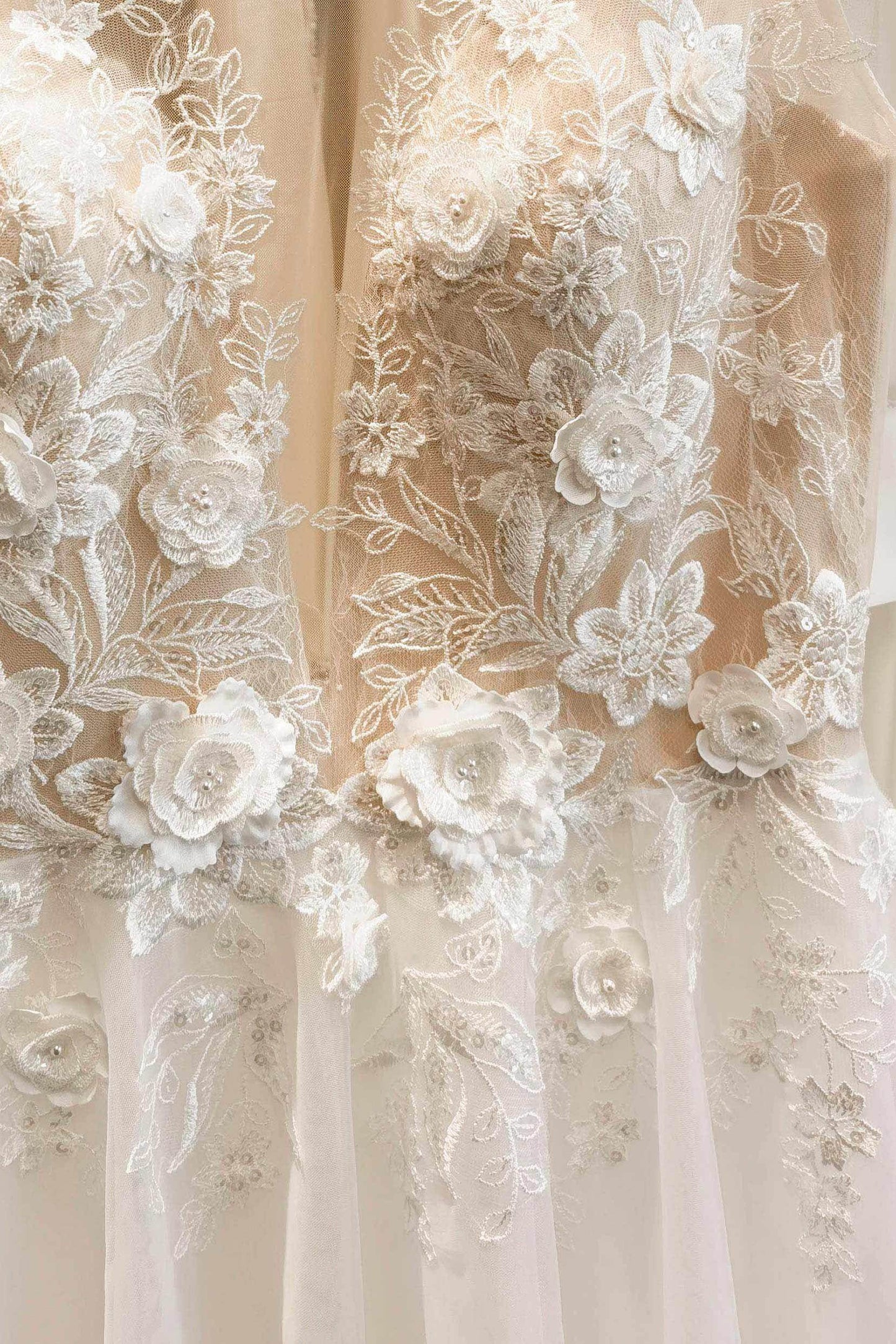 A-Line Sweep-Brush Train Lace Tulle Wedding Dress CW3115 - COCOMELODY