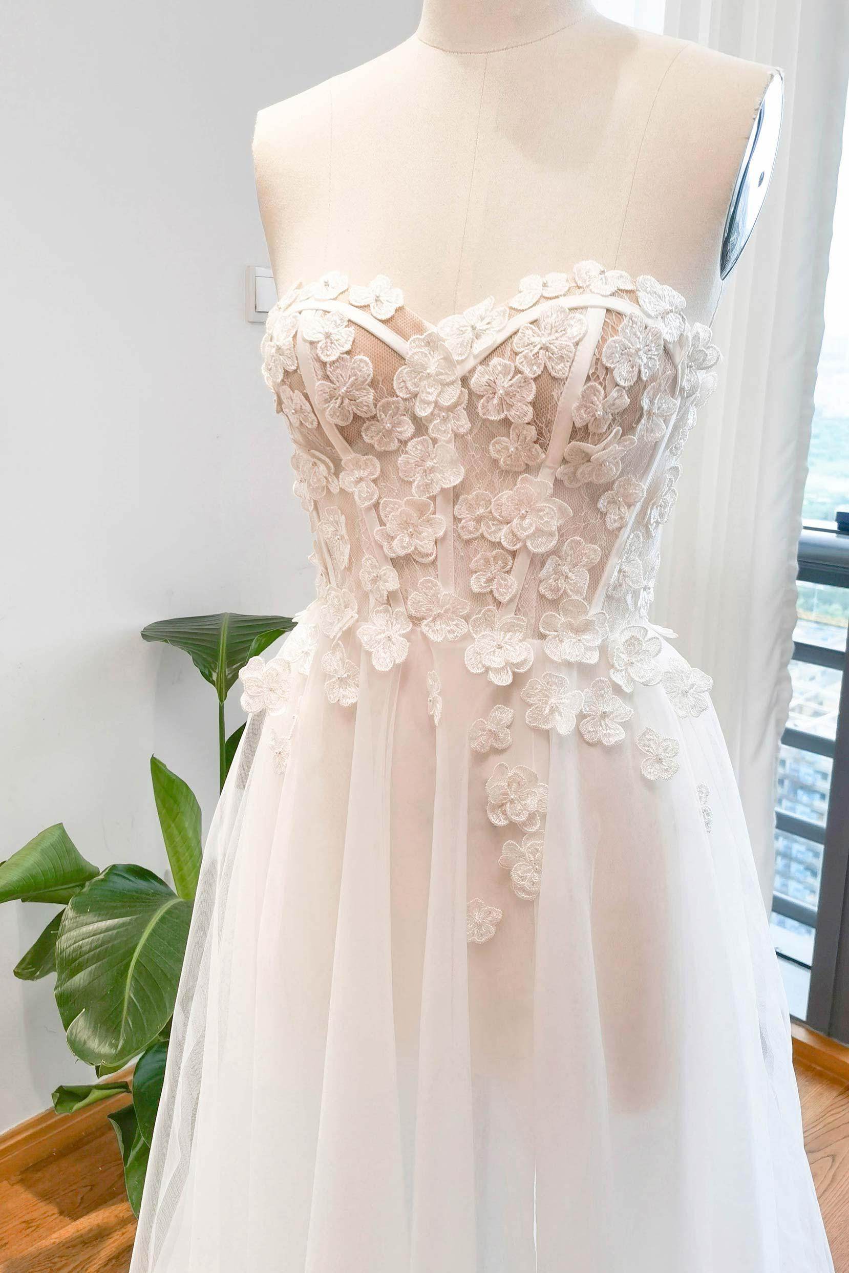 A-Line Sweep-Brush Train Lace Tulle Wedding Dress CW3117 - COCOMELODY