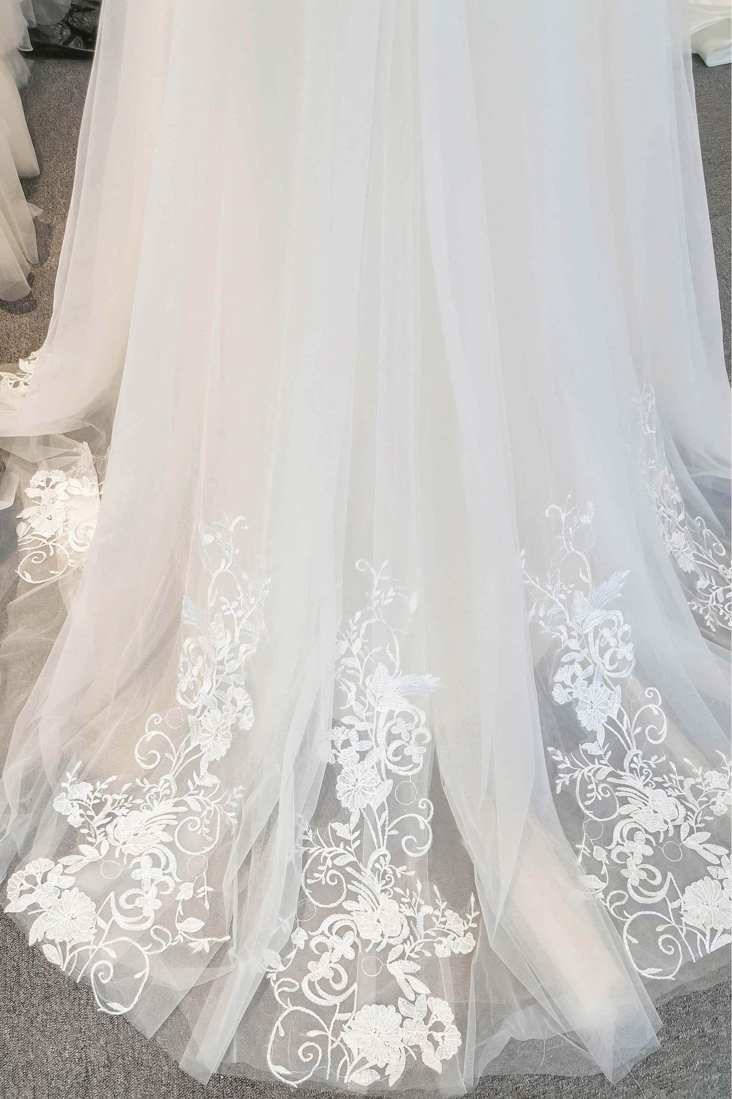 A-Line Sweep-Brush Train Lace Tulle Wedding Dress CW3120 - COCOMELODY