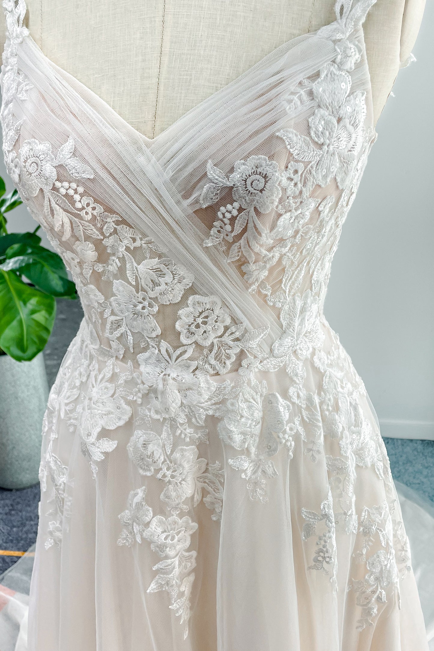 A-Line Chapel Train Lace Tulle Wedding Dress CW3127