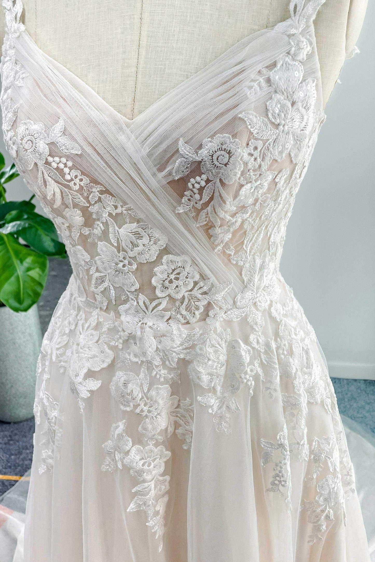 A-Line Chapel Train Lace Tulle Wedding Dress CW3127 - COCOMELODY