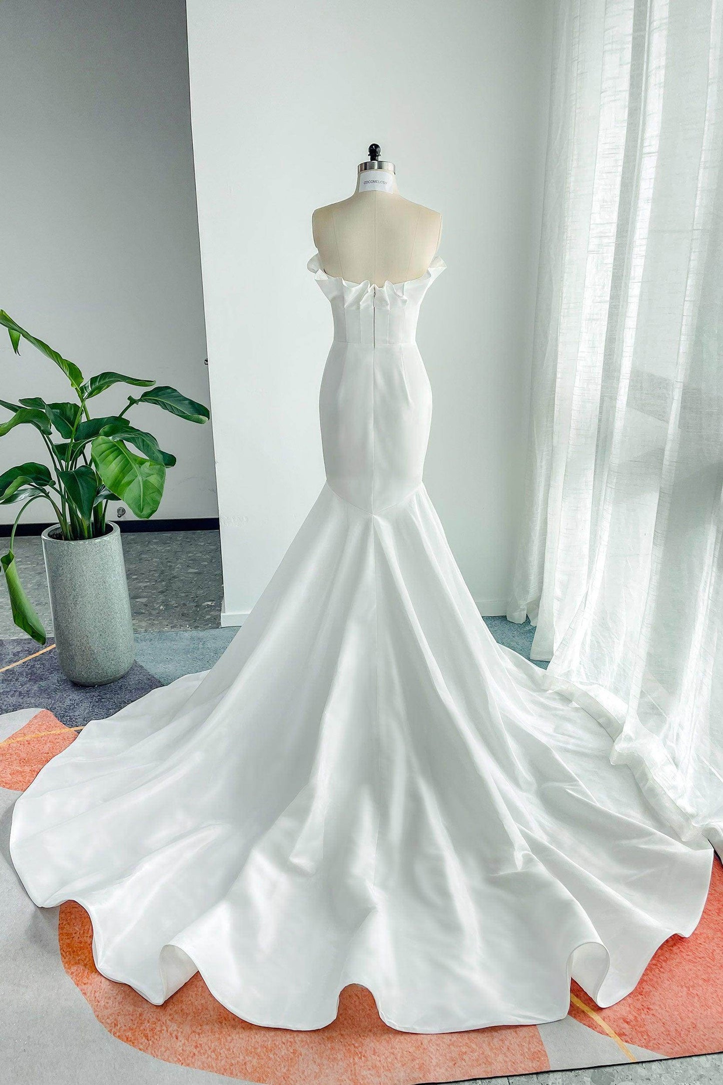 Trumpet-Mermaid Court Train Taffeta Wedding Dress CW3131 - COCOMELODY