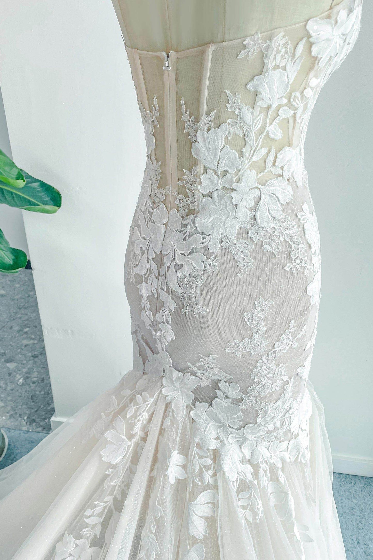 Trumpet-Mermaid Chapel Train Lace Tulle Wedding Dress CW3133 - COCOMELODY