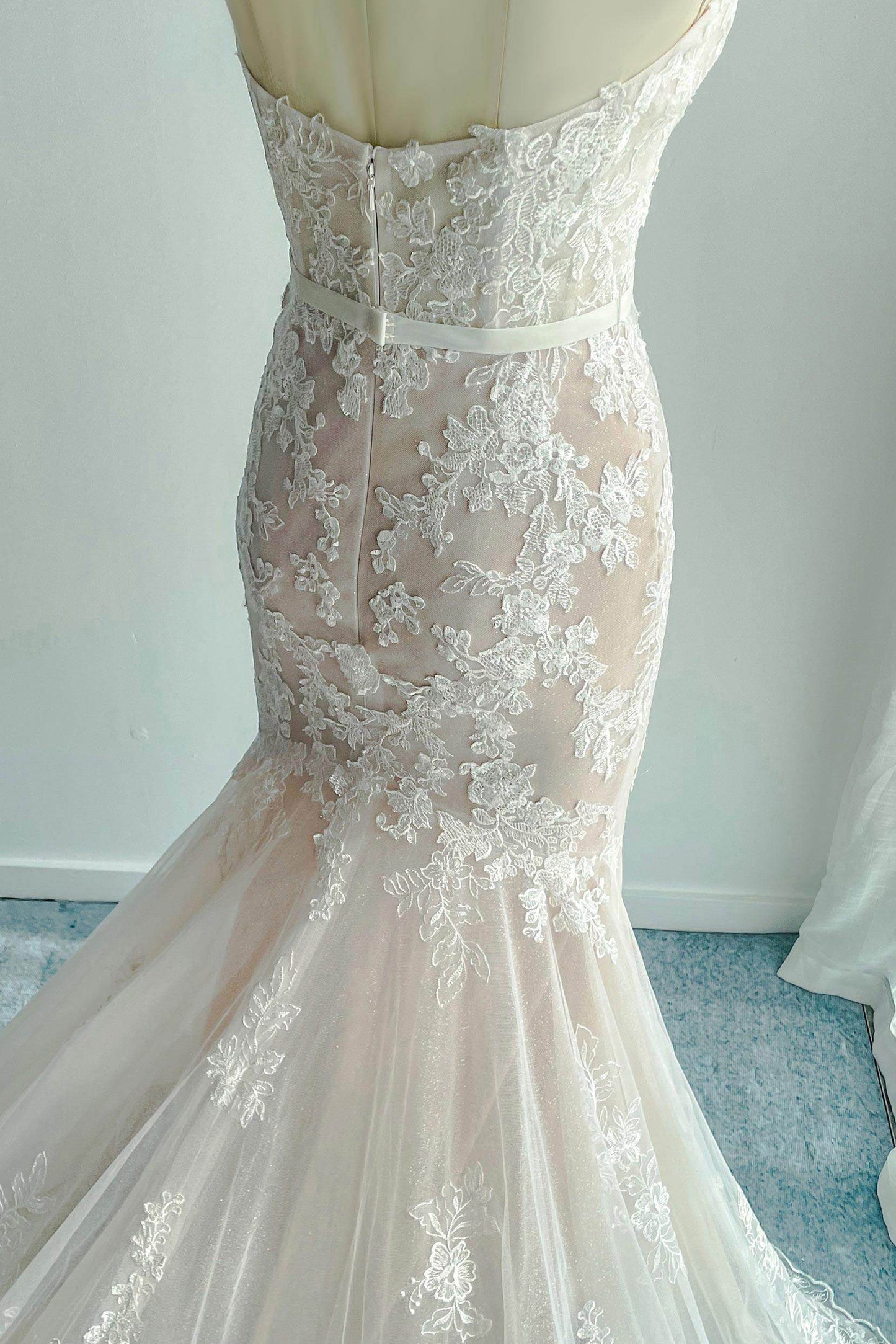 Trumpet-Mermaid Chapel Train Lace Tulle Wedding Dress CW3134 - COCOMELODY