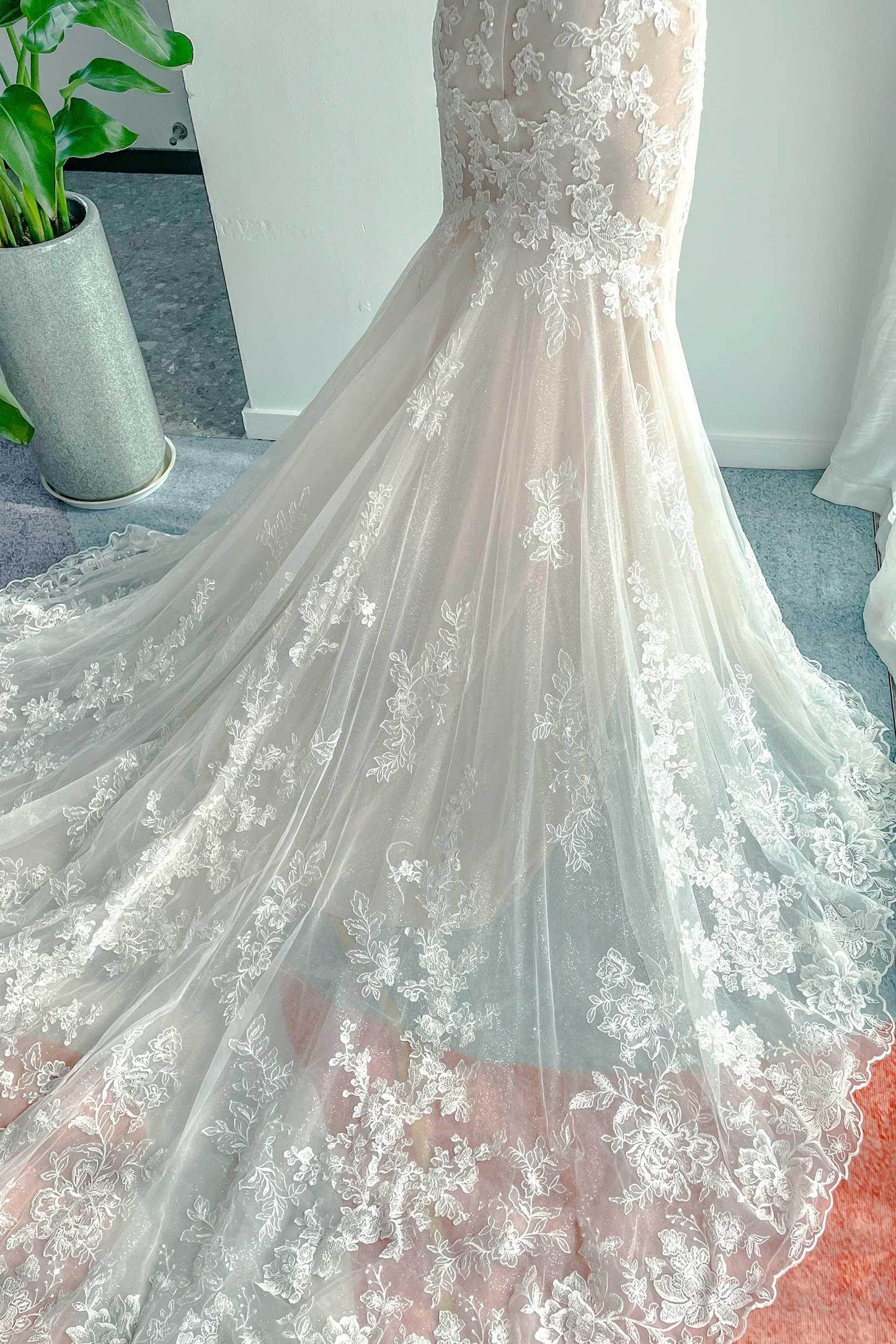 Trumpet-Mermaid Chapel Train Lace Tulle Wedding Dress CW3134 - COCOMELODY