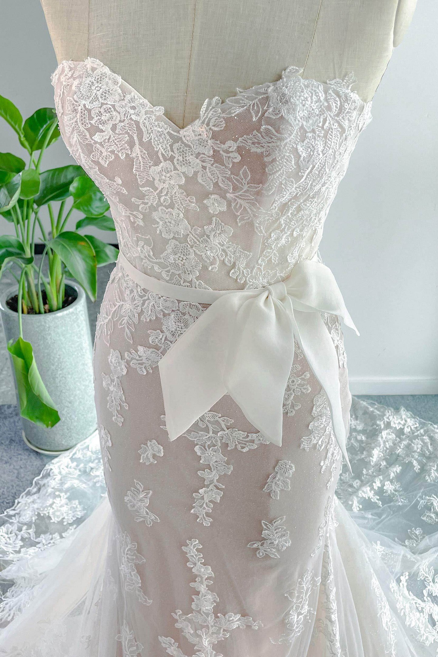 Trumpet-Mermaid Chapel Train Lace Tulle Wedding Dress CW3134 - COCOMELODY