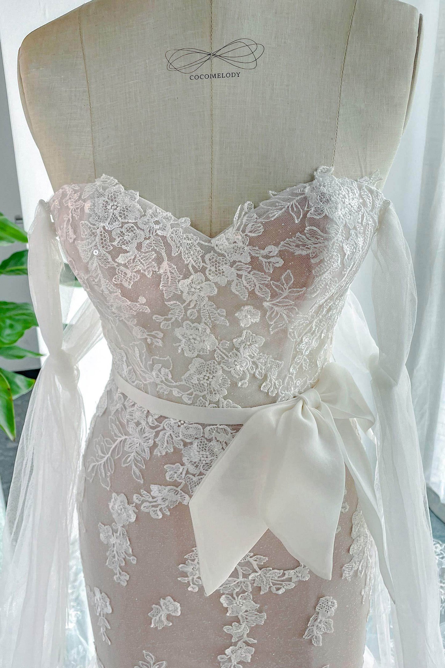 Trumpet-Mermaid Chapel Train Lace Tulle Wedding Dress CW3134 - COCOMELODY