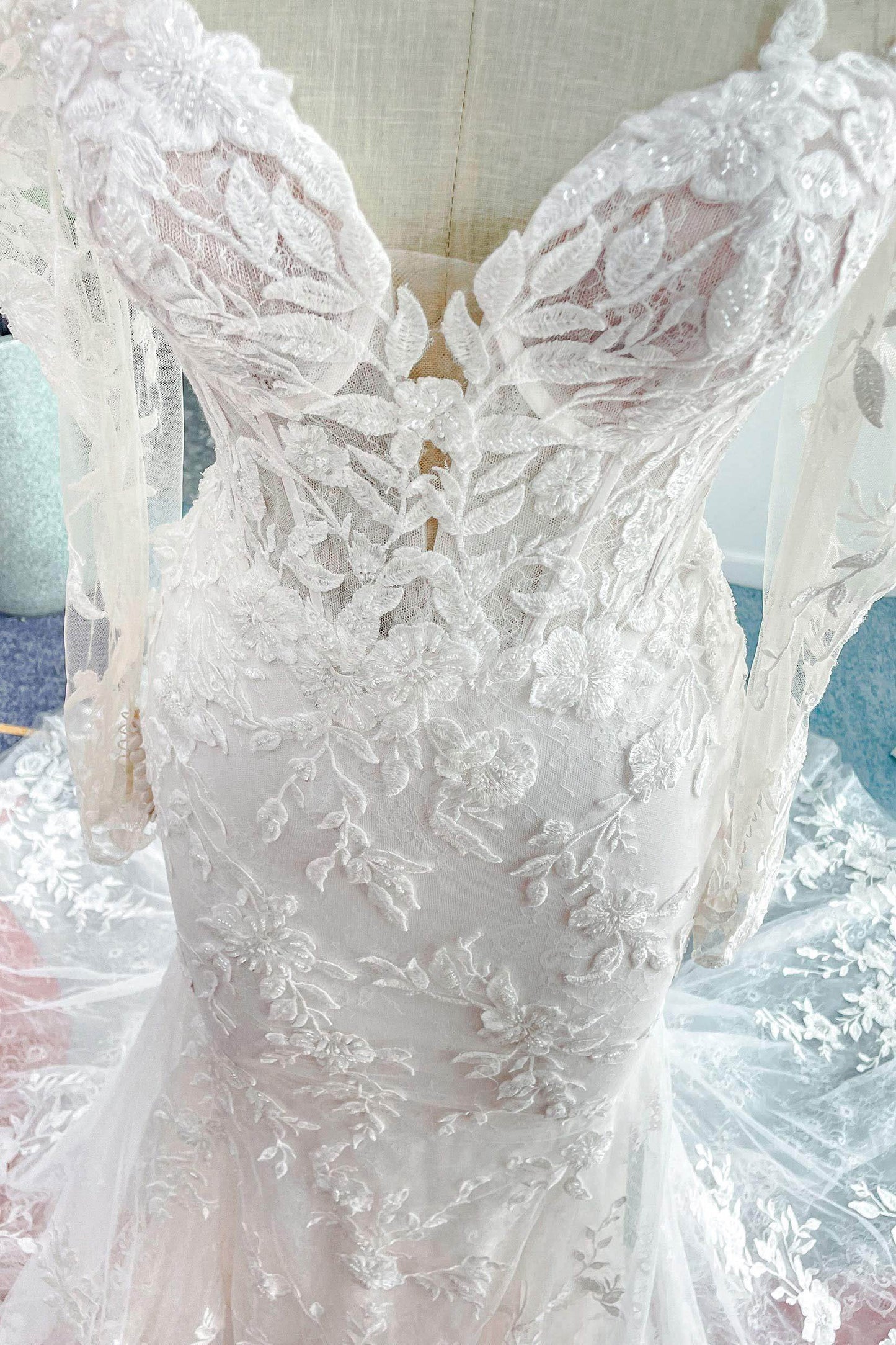Trumpet-Mermaid Chapel Train Lace Tulle Wedding Dress CW3135CR - COCOMELODY