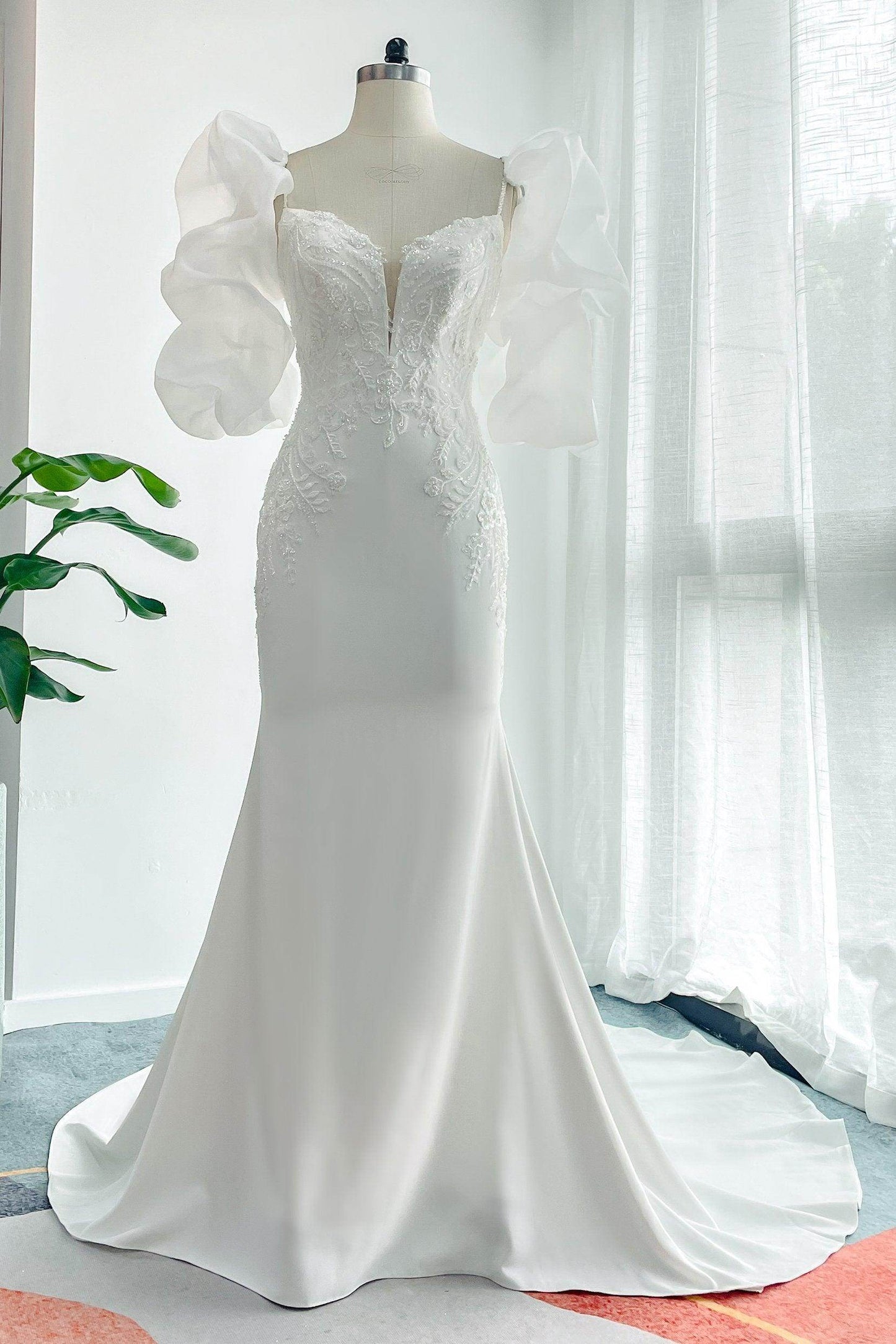 Trumpet-Mermaid Court Train Lace Stretch Satin Wedding Dress CW3137 - COCOMELODY