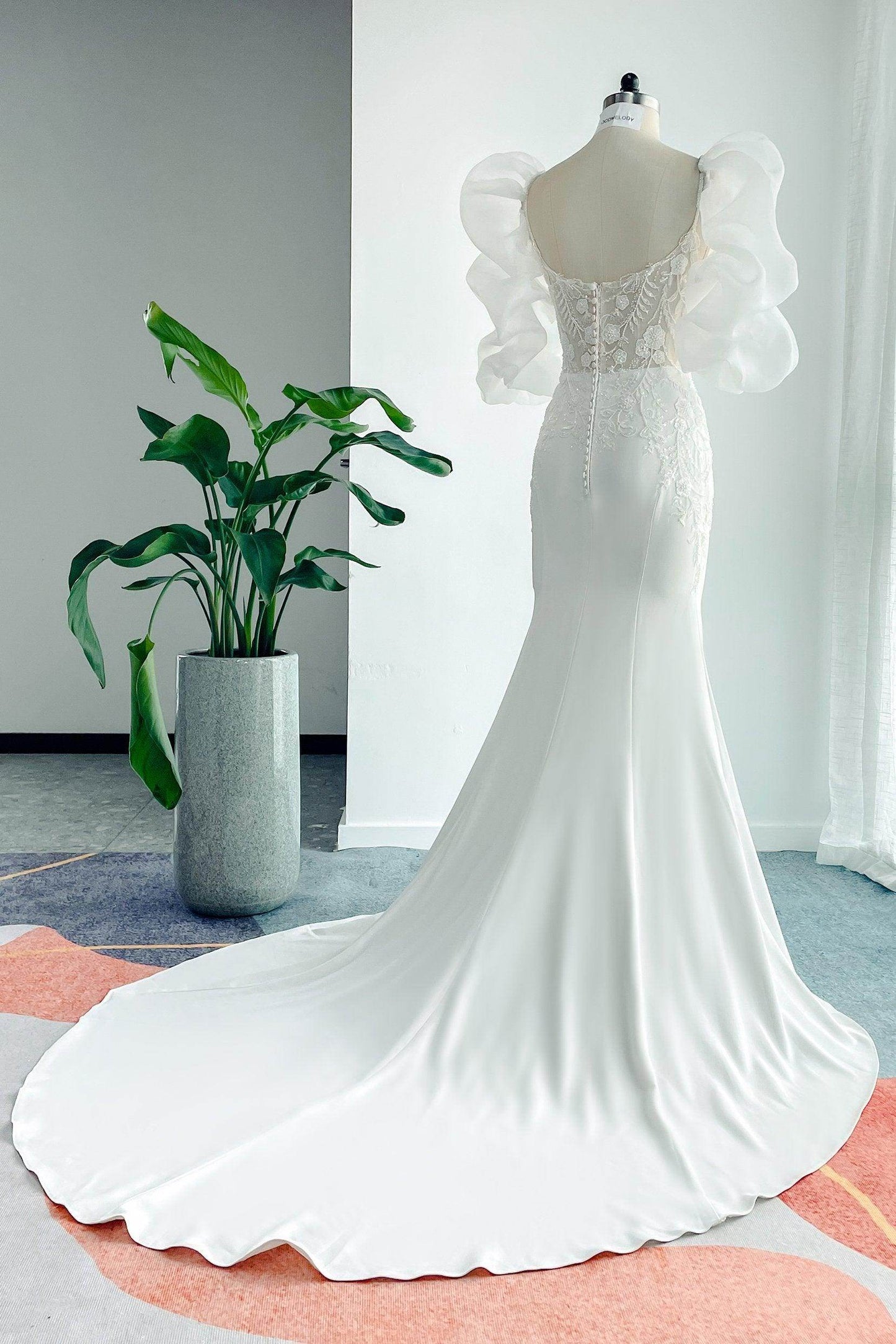 Trumpet-Mermaid Court Train Lace Stretch Satin Wedding Dress CW3137 - COCOMELODY