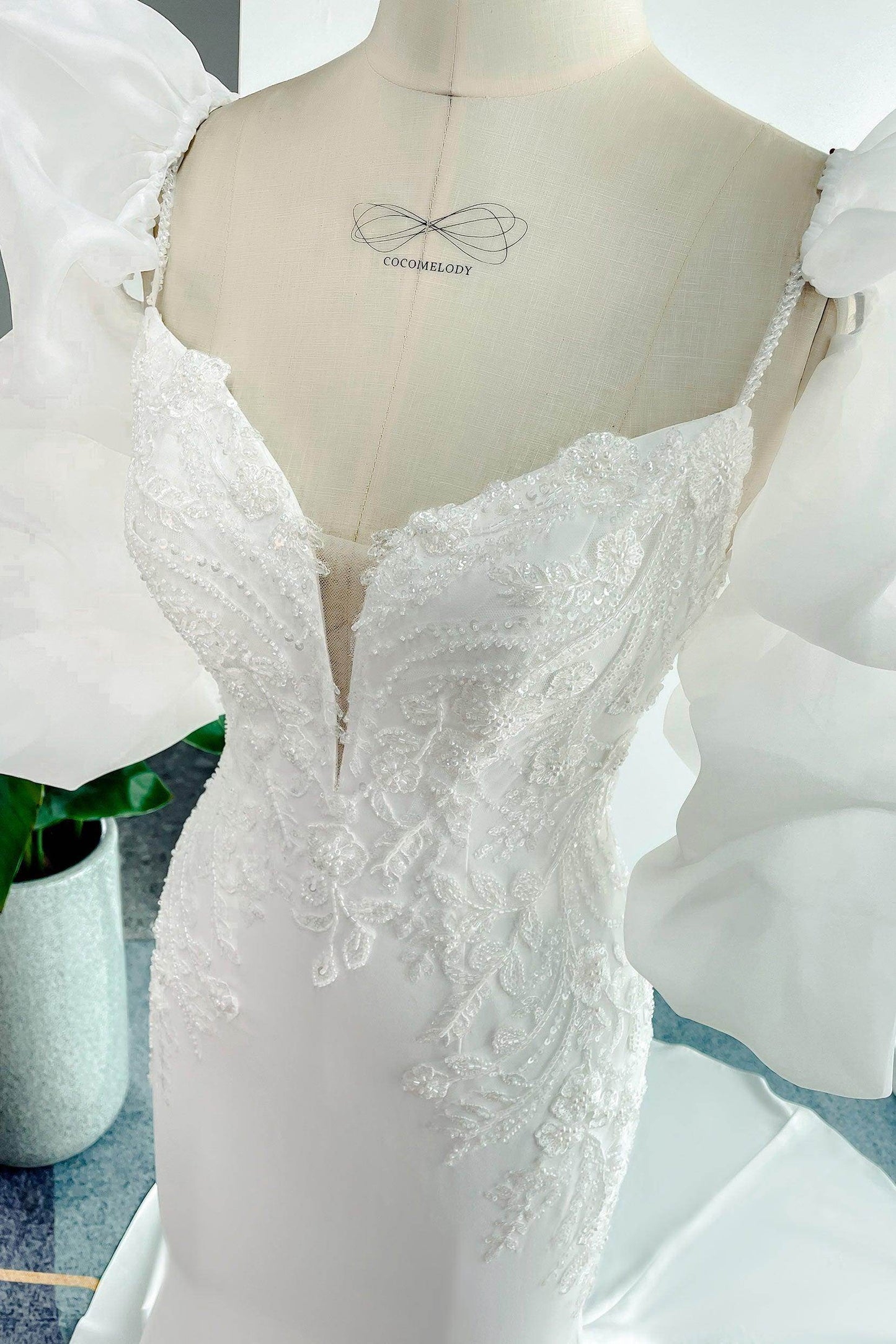 Trumpet-Mermaid Court Train Lace Stretch Satin Wedding Dress CW3137 - COCOMELODY