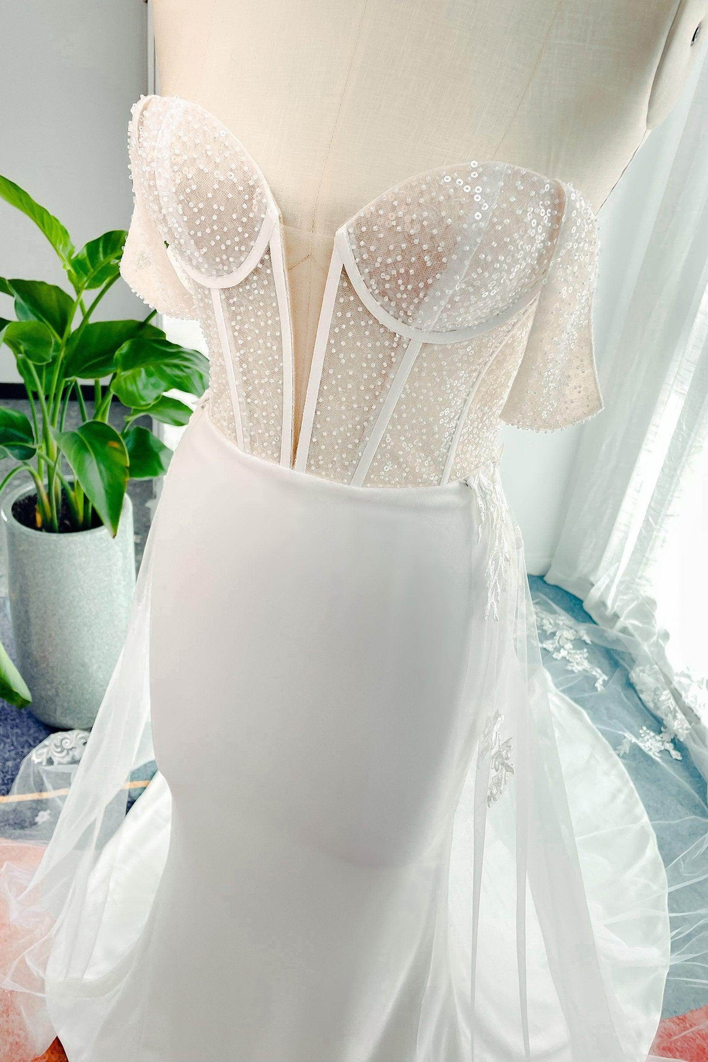 Trumpet-Mermaid Court Train Lace Stretch Satin Wedding Dress CW3139 - COCOMELODY