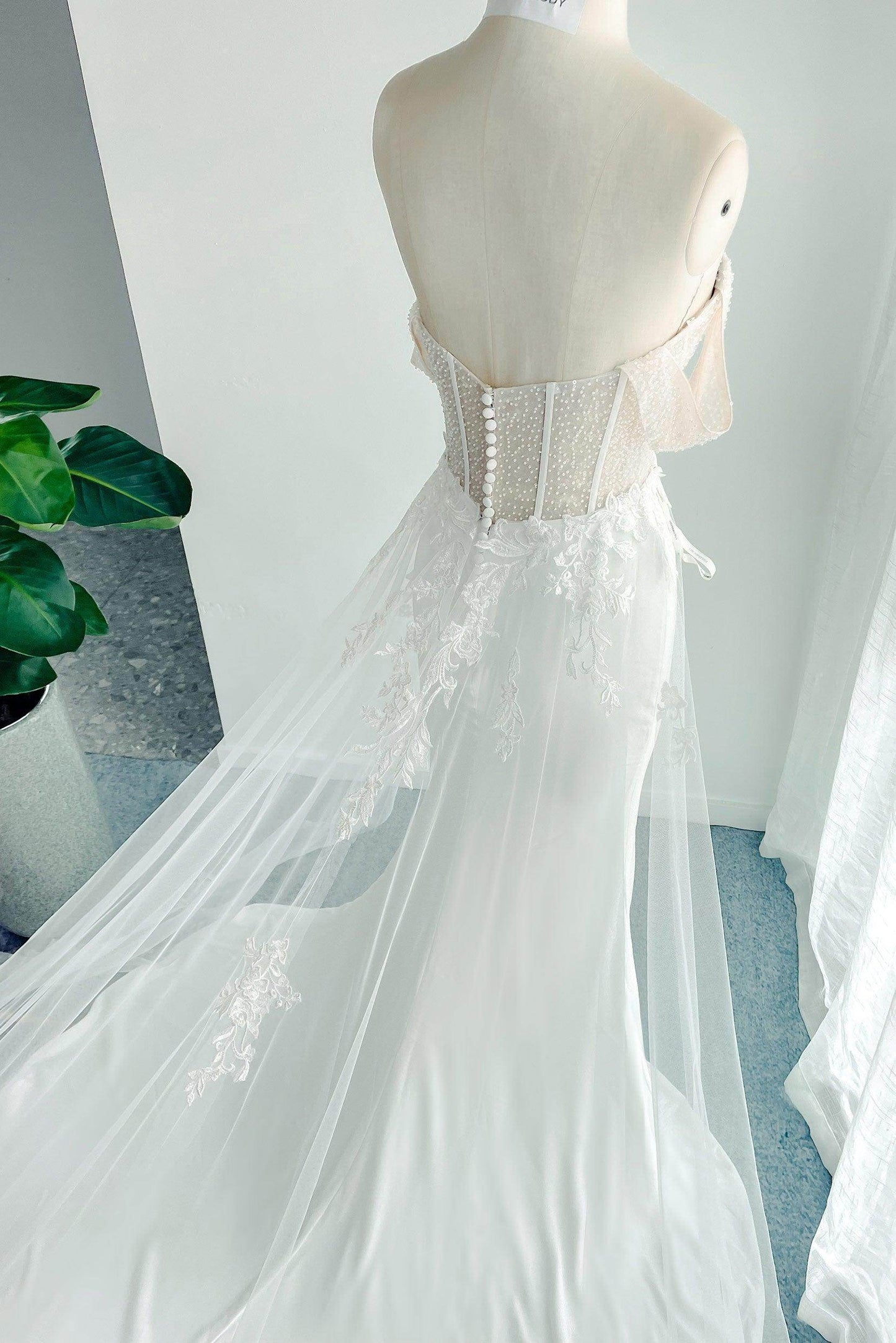 Trumpet-Mermaid Court Train Lace Stretch Satin Wedding Dress CW3139 - COCOMELODY