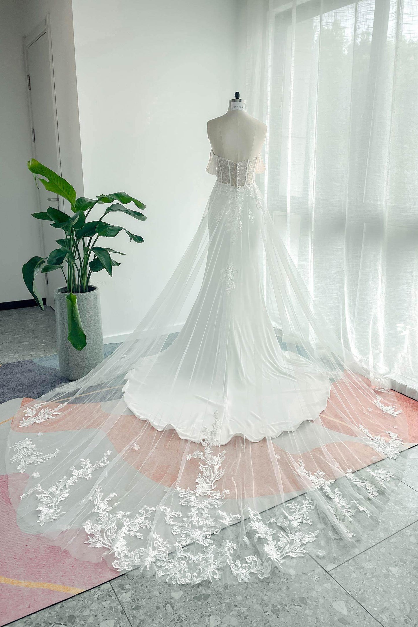 Trumpet-Mermaid Court Train Lace Stretch Satin Wedding Dress CW3139 - COCOMELODY