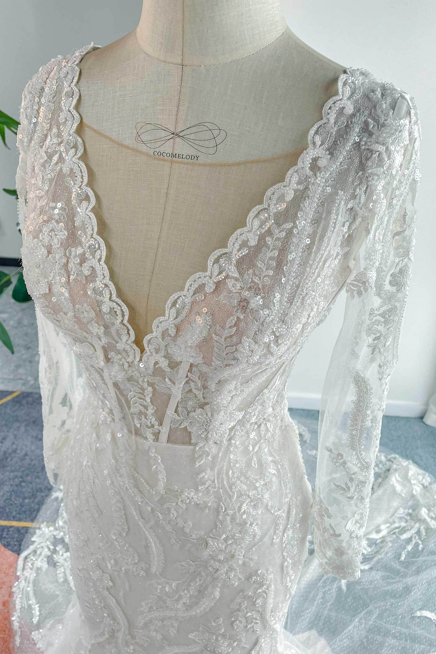 Trumpet-Mermaid Chapel Train Lace Tulle Wedding Dress CW3141 - COCOMELODY