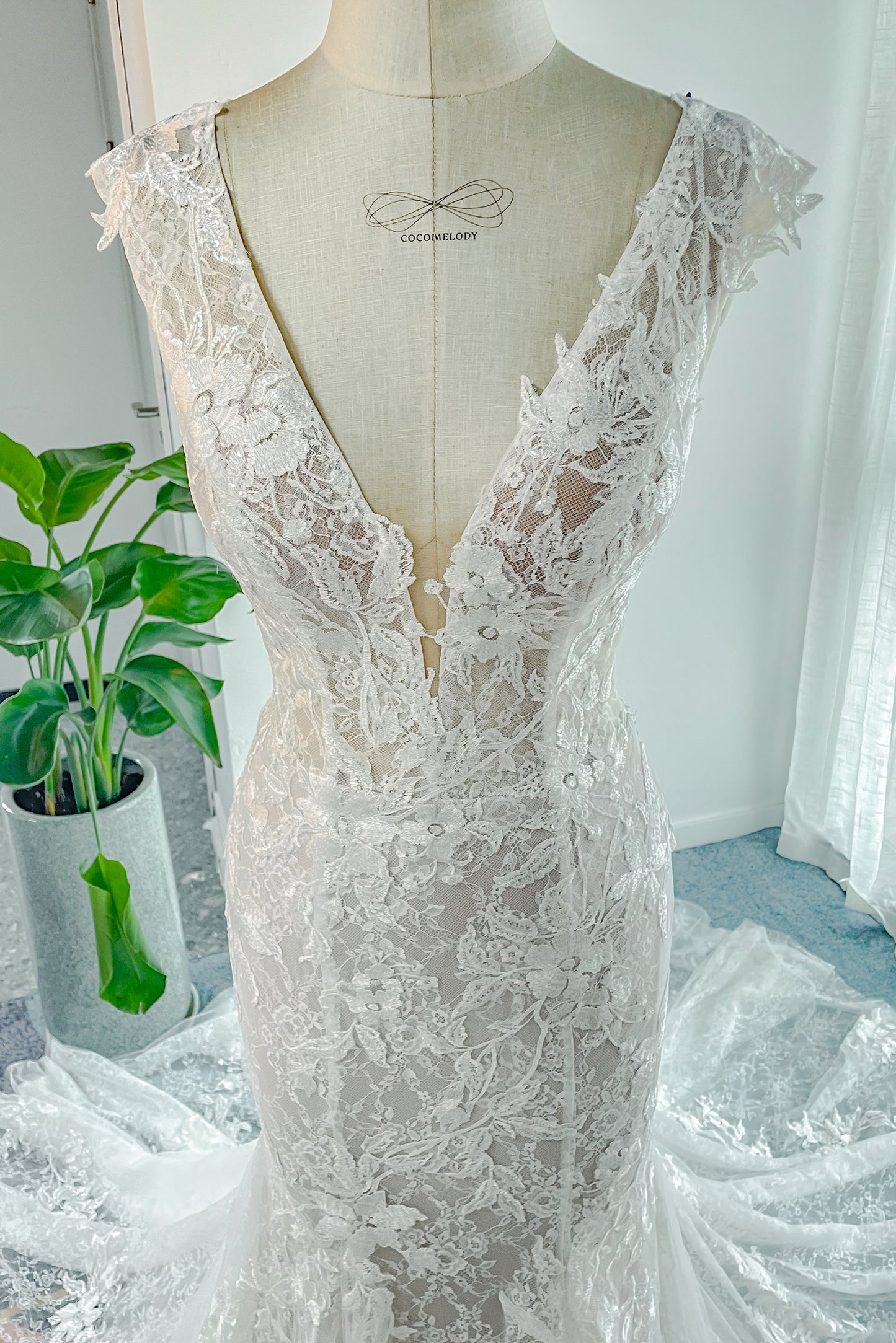 Trumpet-Mermaid Chapel Train Lace Tulle Wedding Dress CW3142