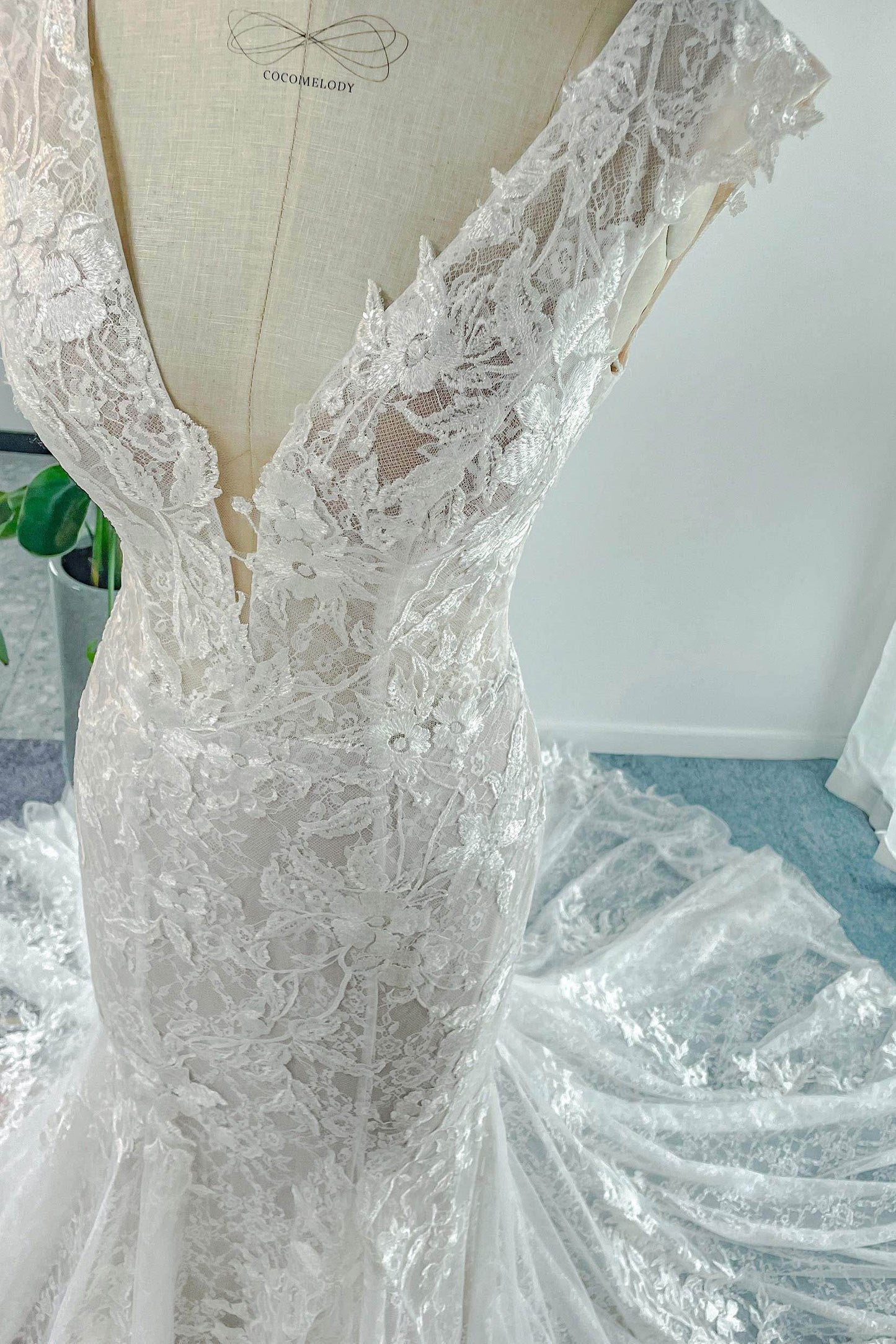 Trumpet-Mermaid Chapel Train Lace Tulle Wedding Dress CW3142 - COCOMELODY