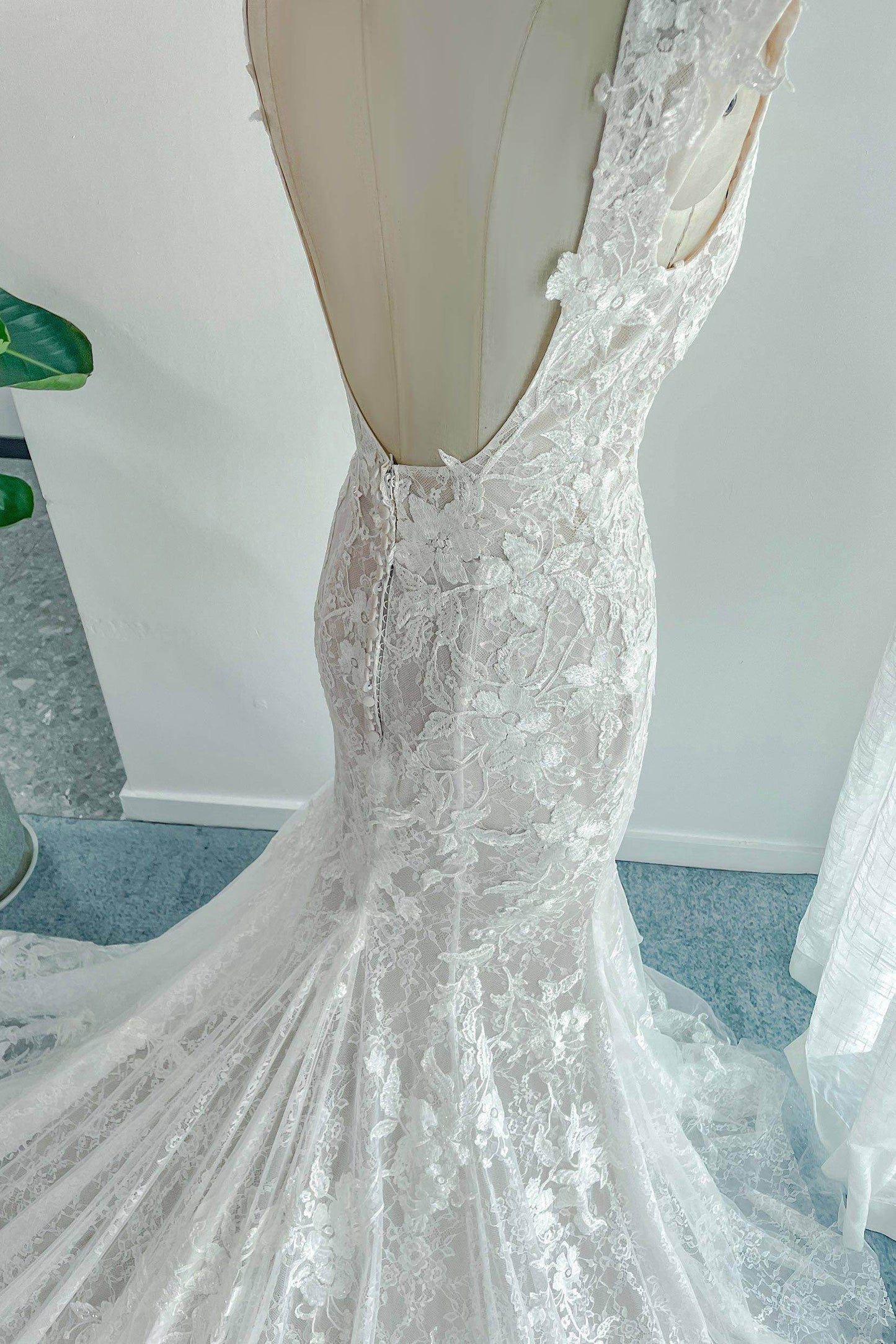 Trumpet-Mermaid Chapel Train Lace Tulle Wedding Dress CW3142 - COCOMELODY
