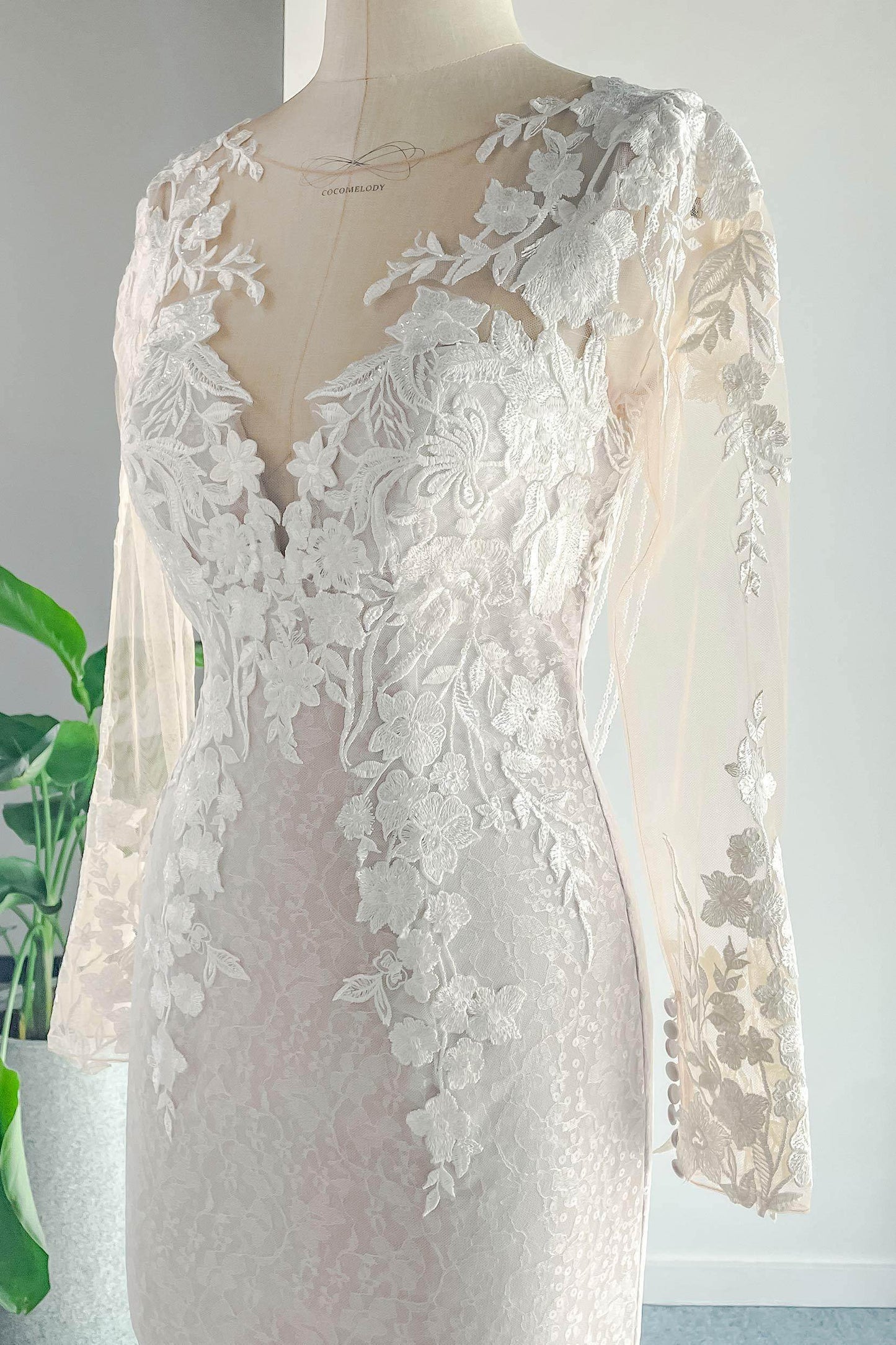 Trumpet-Mermaid Court Train Lace Tulle Wedding Dress CW3143 - COCOMELODY
