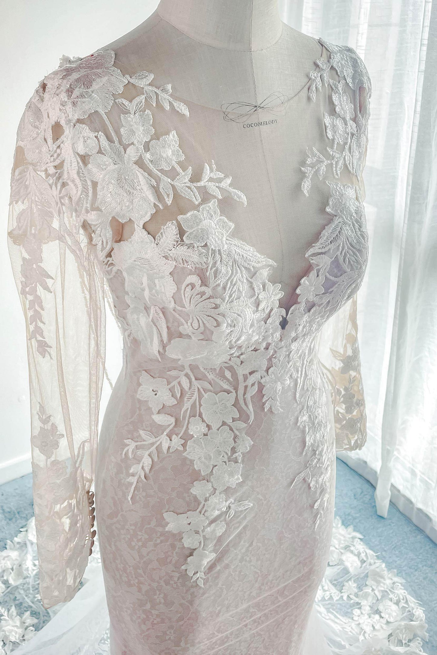 Trumpet-Mermaid Court Train Lace Tulle Wedding Dress CW3143 - COCOMELODY
