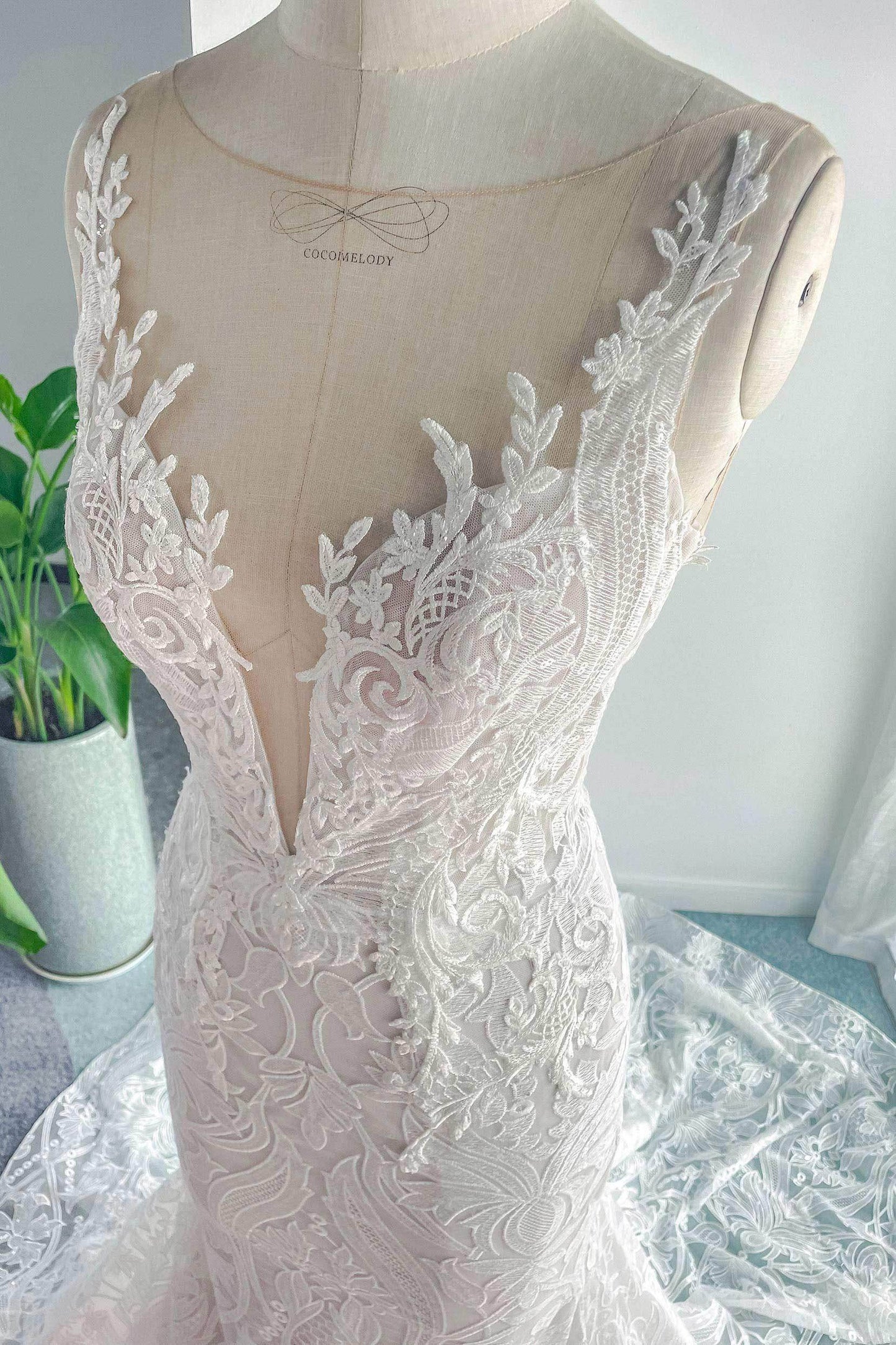 Trumpet-Mermaid Chapel Train Lace Tulle Wedding Dress CW3145 - COCOMELODY