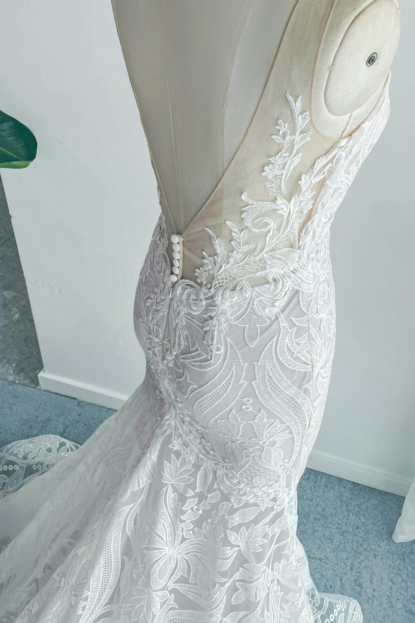 Trumpet-Mermaid Chapel Train Lace Tulle Wedding Dress CW3145 - COCOMELODY