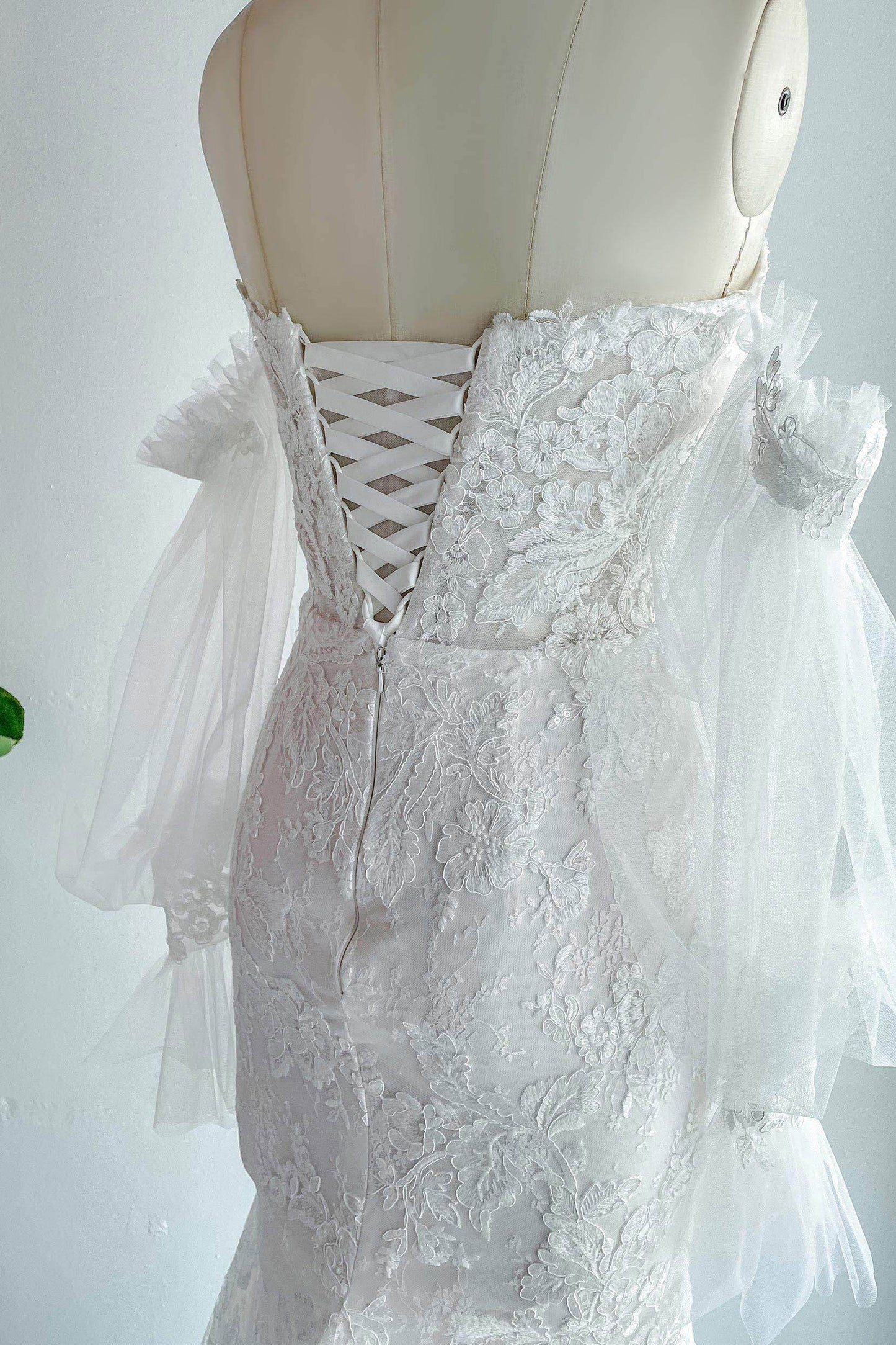 Trumpet-Mermaid Court Train Lace Tulle Wedding Dress CW3148 - COCOMELODY