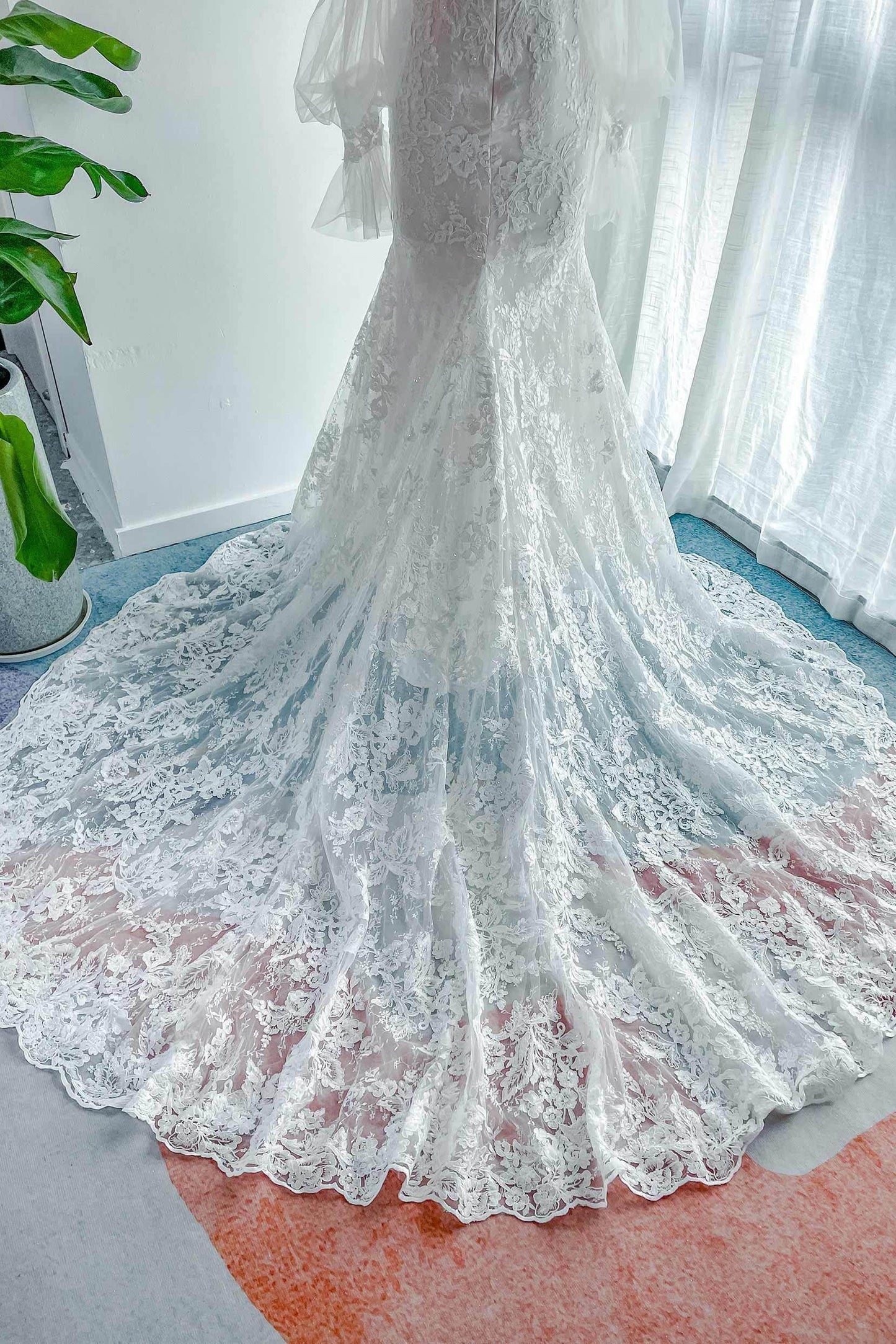 Trumpet-Mermaid Court Train Lace Tulle Wedding Dress CW3148 - COCOMELODY