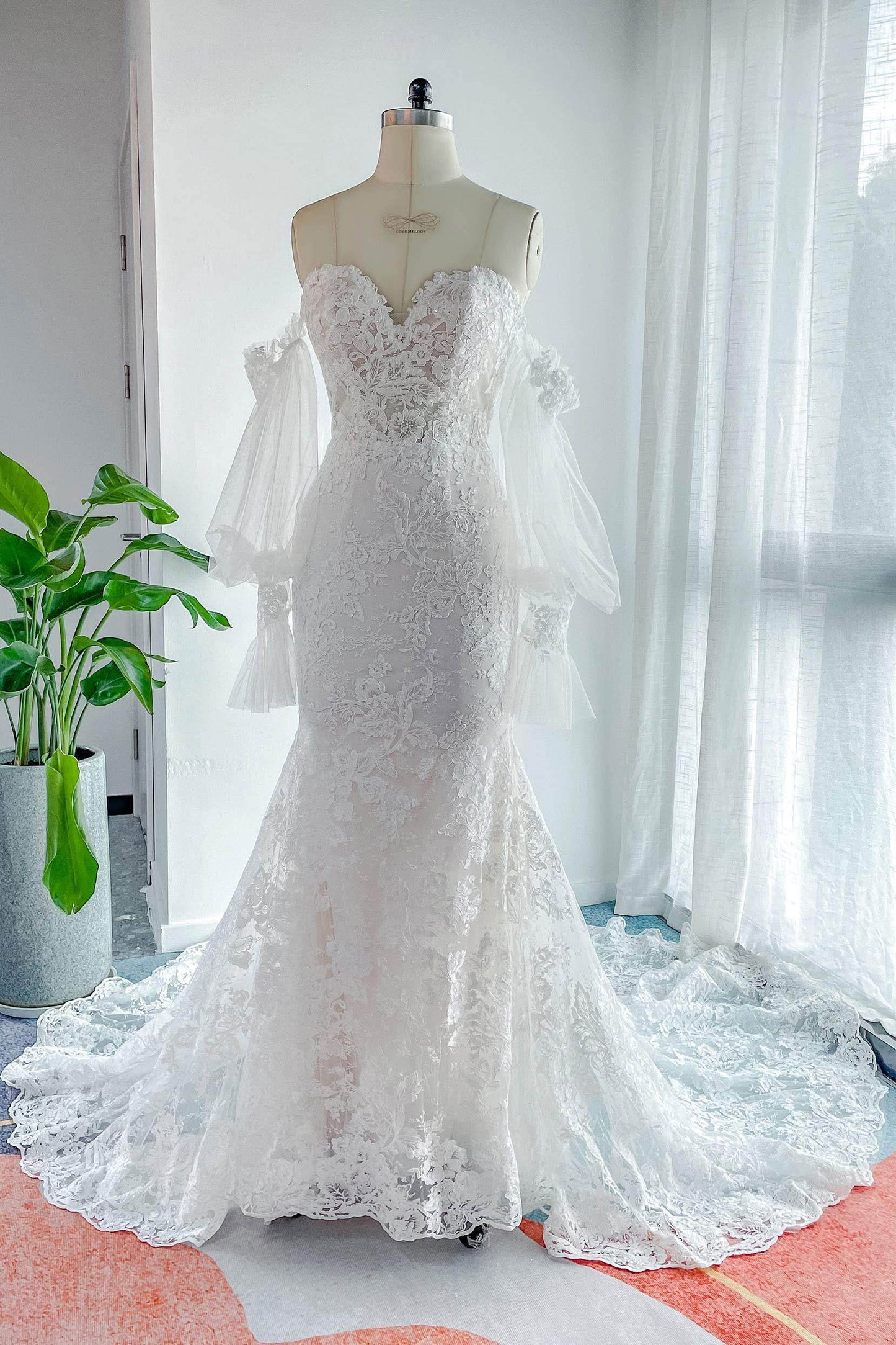 Trumpet-Mermaid Court Train Lace Tulle Wedding Dress CW3148 - COCOMELODY
