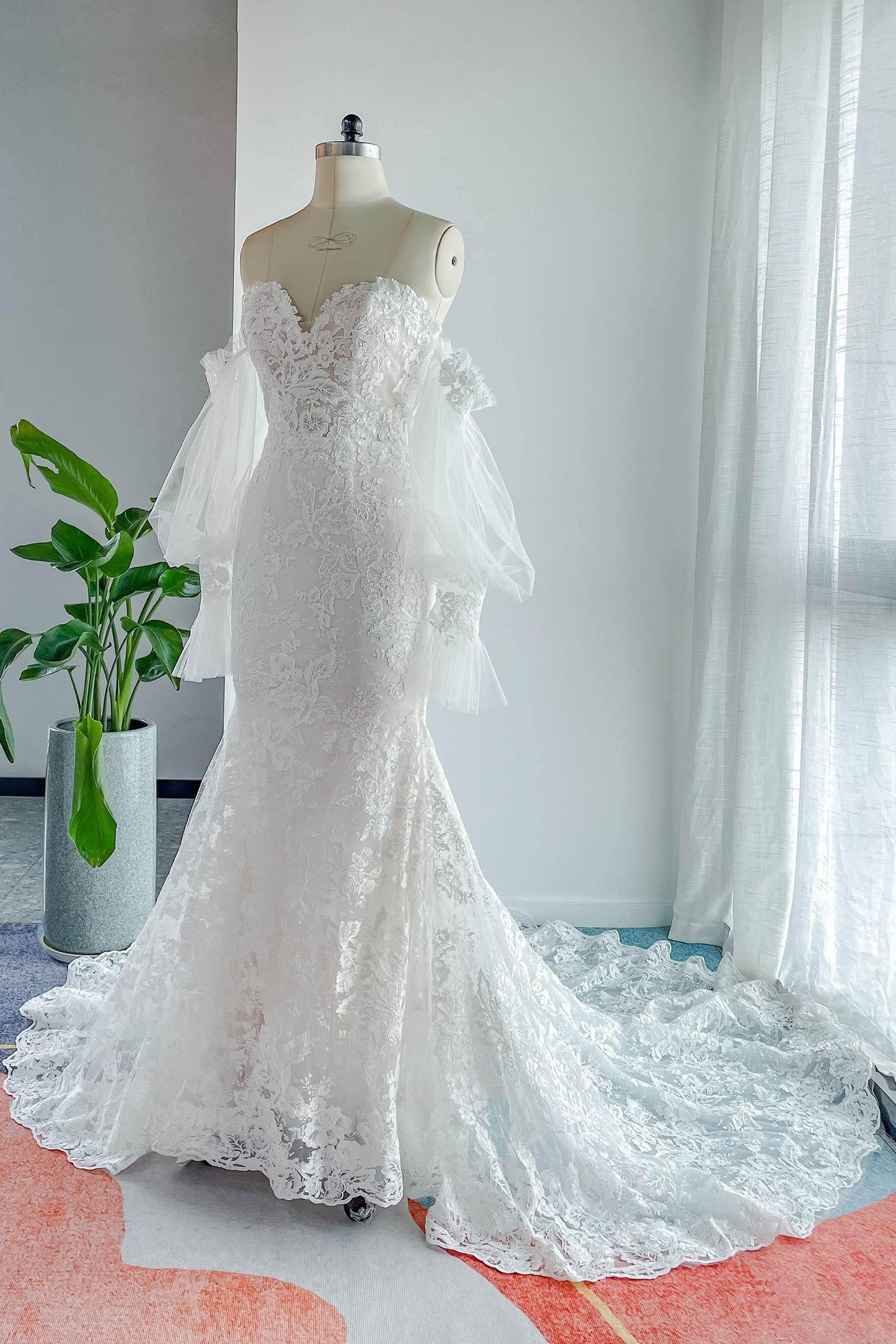 Trumpet-Mermaid Court Train Lace Tulle Wedding Dress CW3148 - COCOMELODY