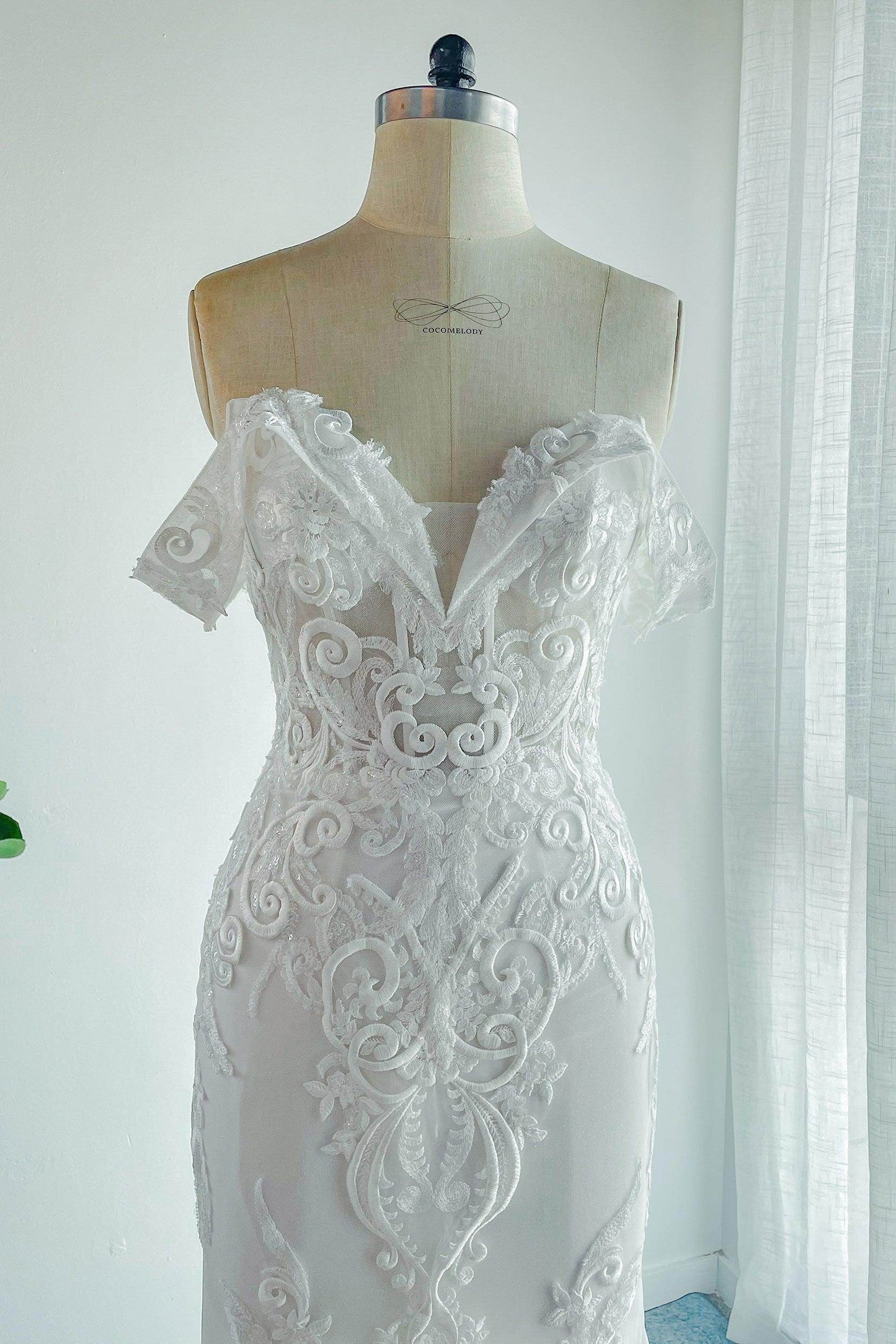 Trumpet-Mermaid Chapel Train Lace Tulle Wedding Dress CW3149 - COCOMELODY