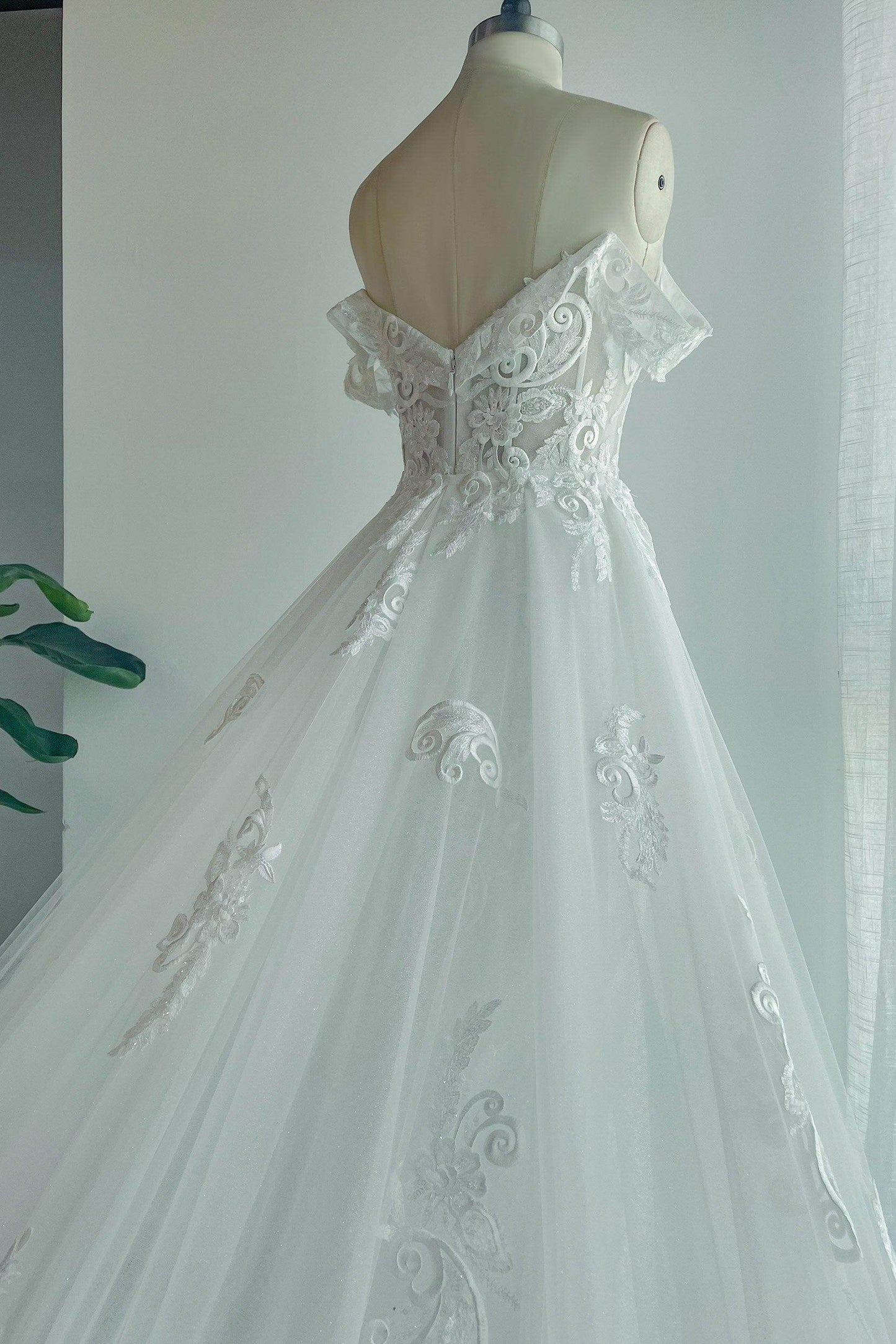 Trumpet-Mermaid Chapel Train Lace Tulle Wedding Dress CW3149 - COCOMELODY