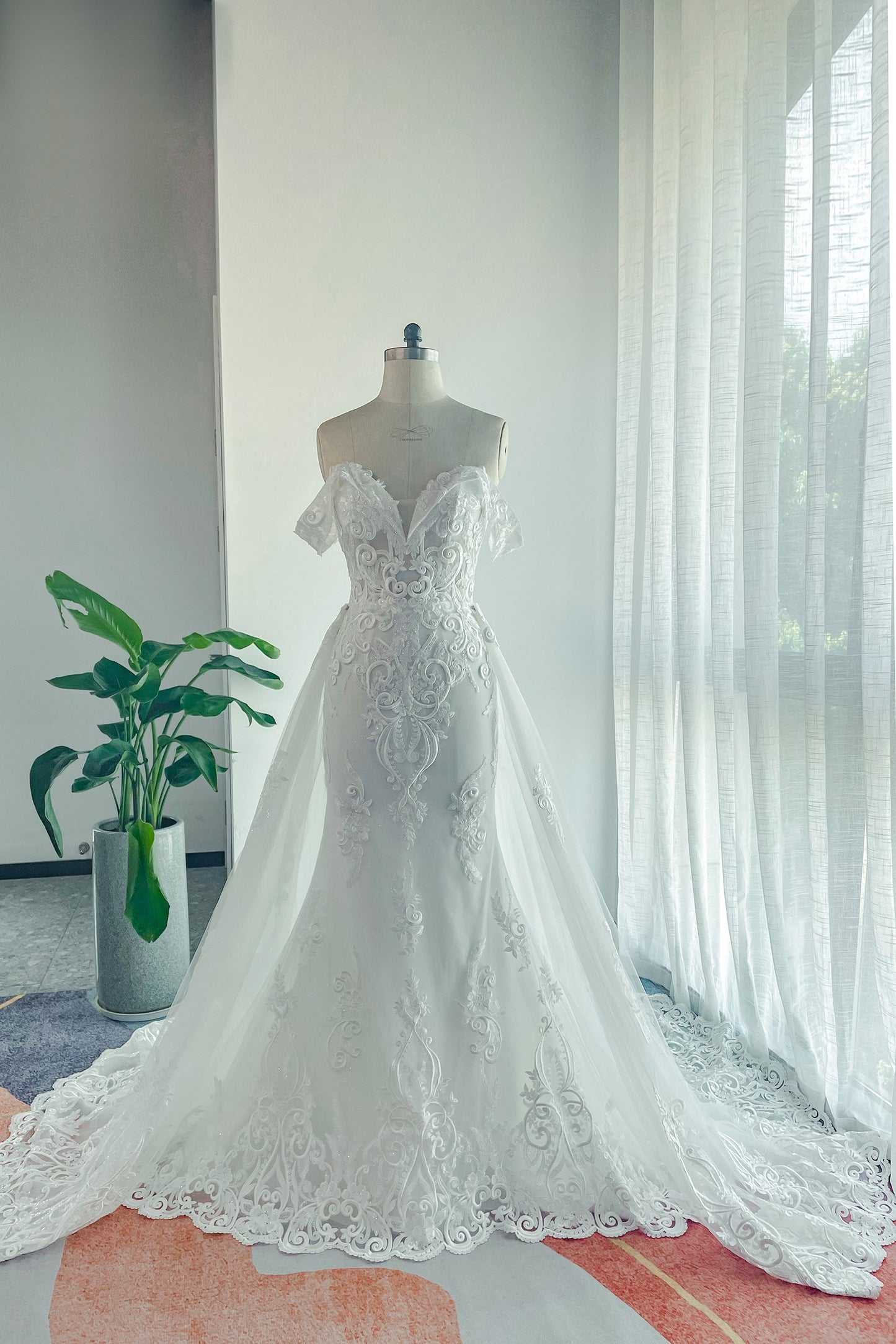 Trumpet-Mermaid Chapel Train Lace Tulle Wedding Dress CW3149