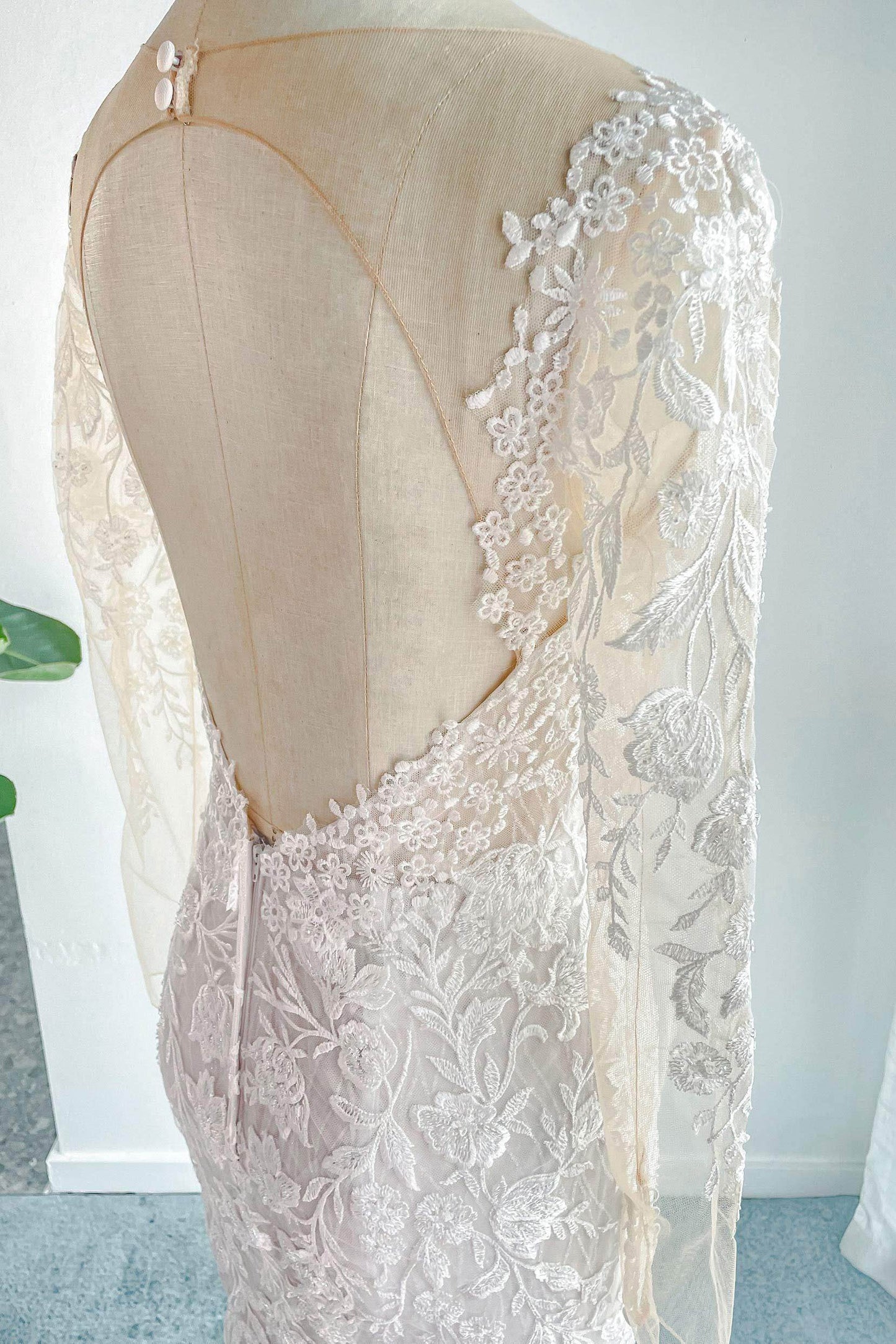 Trumpet-Mermaid Chapel Train Lace Tulle Wedding Dress CW3152 - COCOMELODY