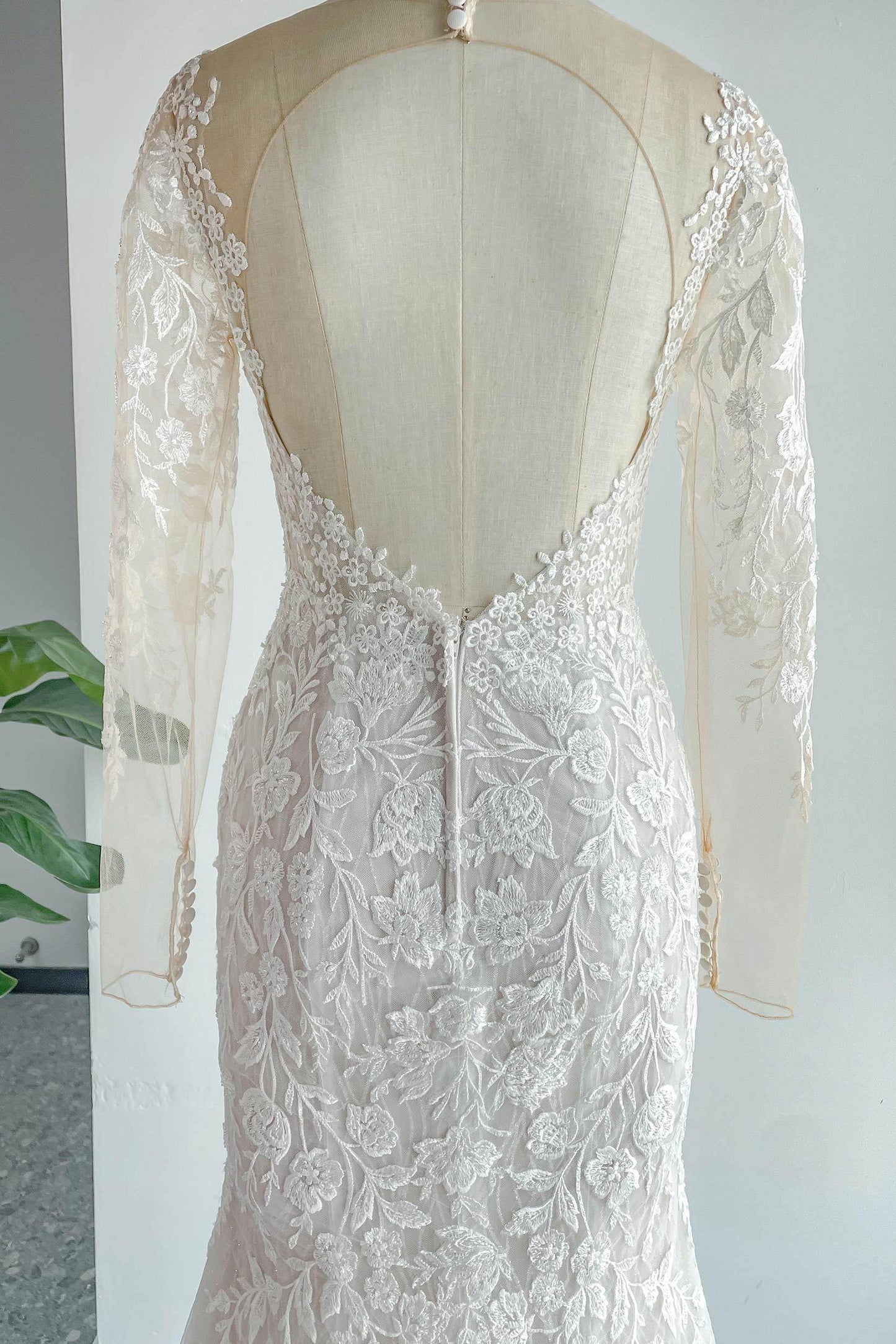 Trumpet-Mermaid Chapel Train Lace Tulle Wedding Dress CW3152 - COCOMELODY
