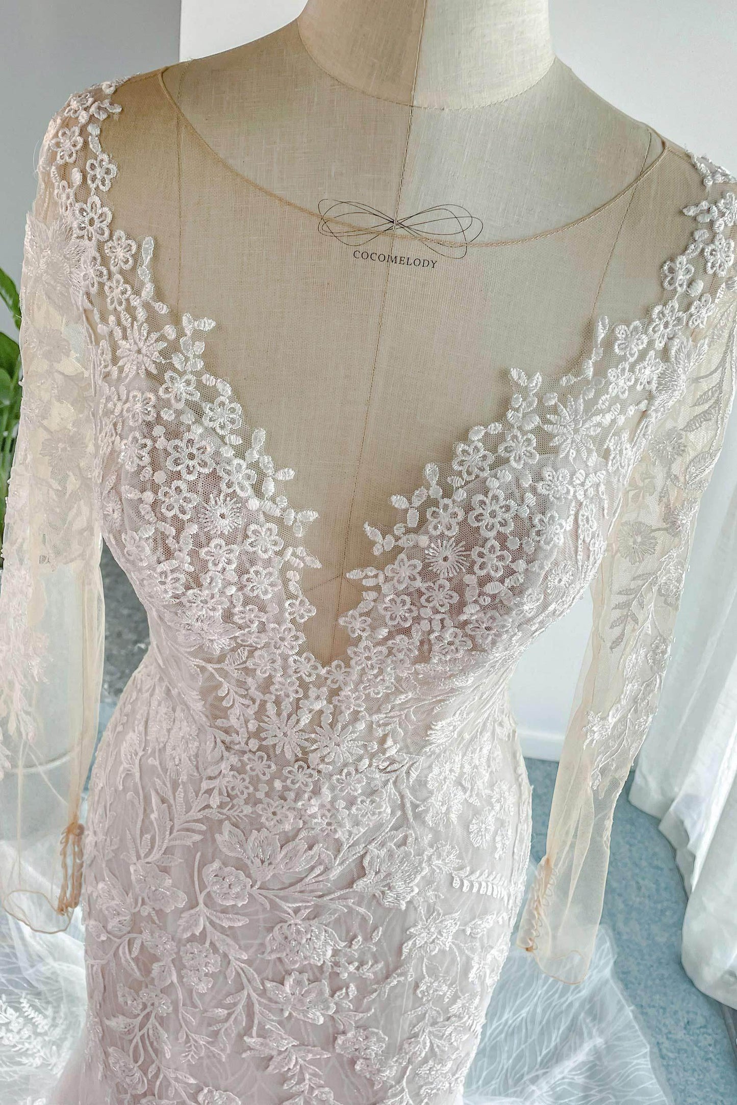 Trumpet-Mermaid Chapel Train Lace Tulle Wedding Dress CW3152 - COCOMELODY