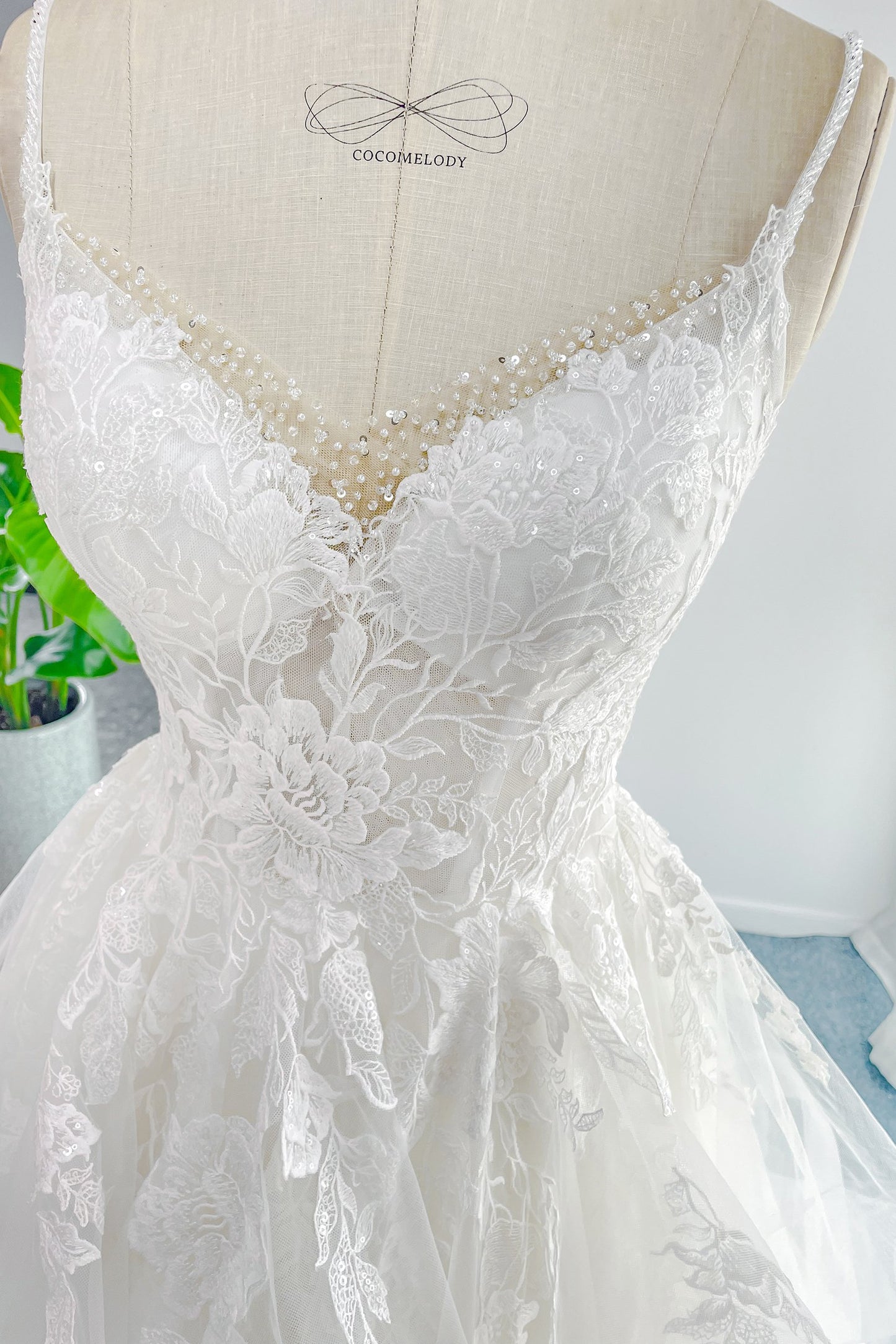 A-Line Court Train Lace Tulle Wedding Dress CW3154