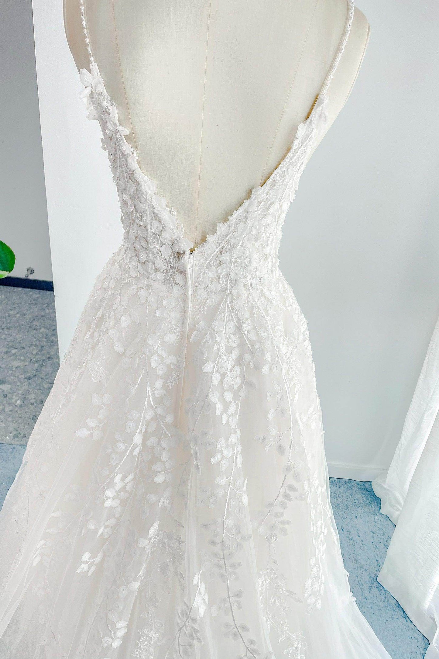 A-Line Court Train Lace Tulle Wedding Dress CW3157 - COCOMELODY